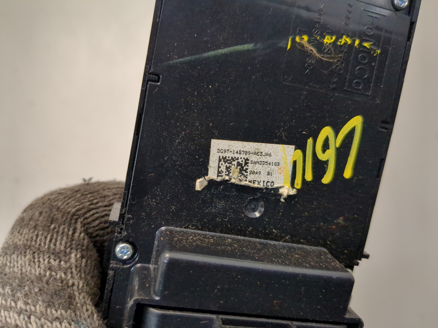 Кнопка регулировки сидения