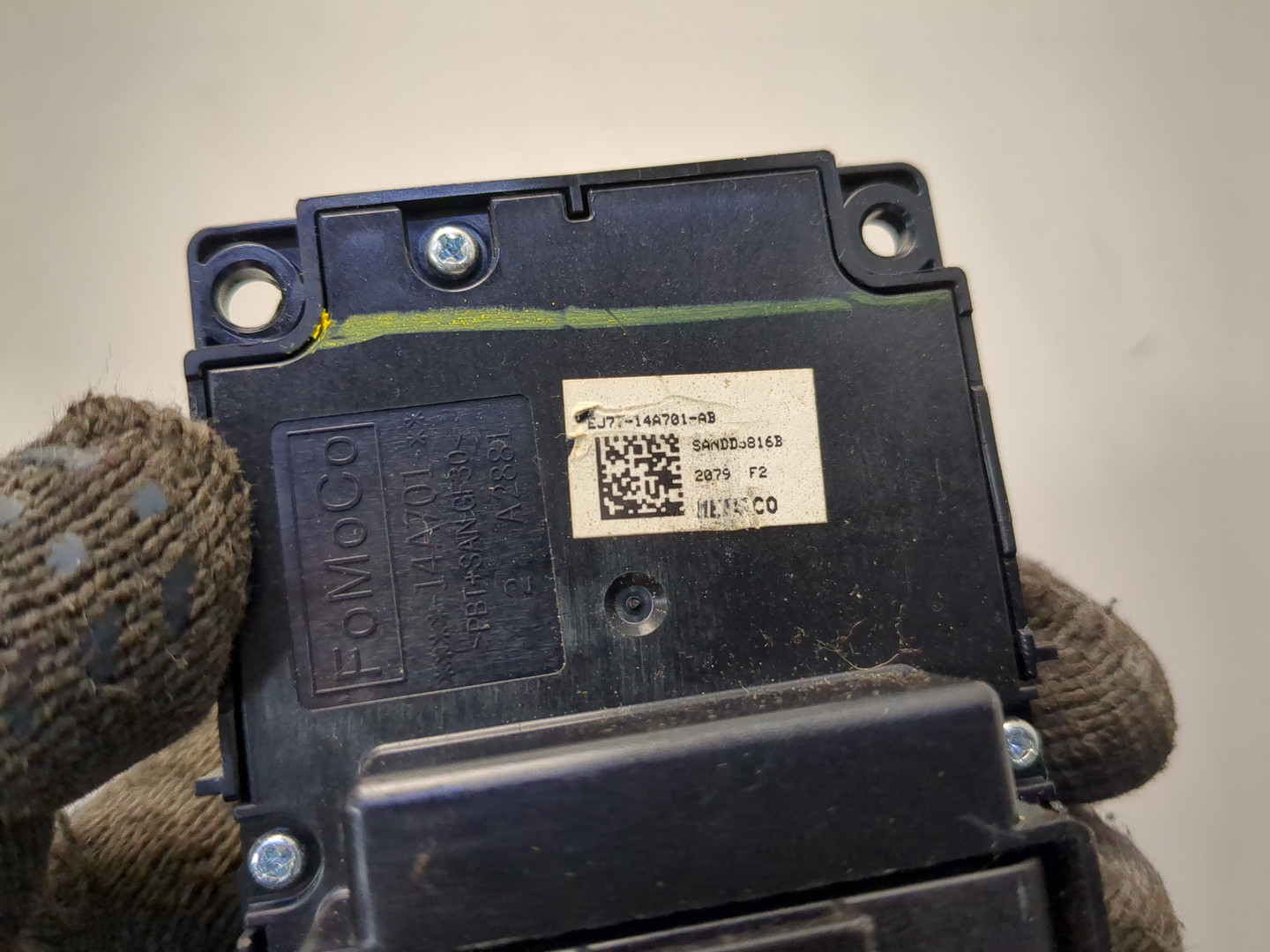 Кнопка регулировки сидения