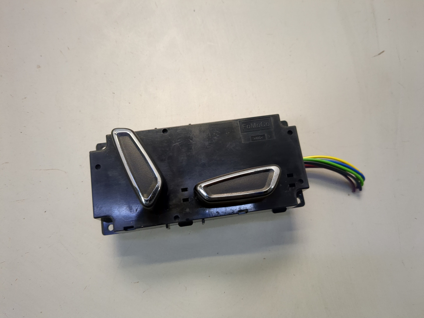 Кнопка регулировки сидения