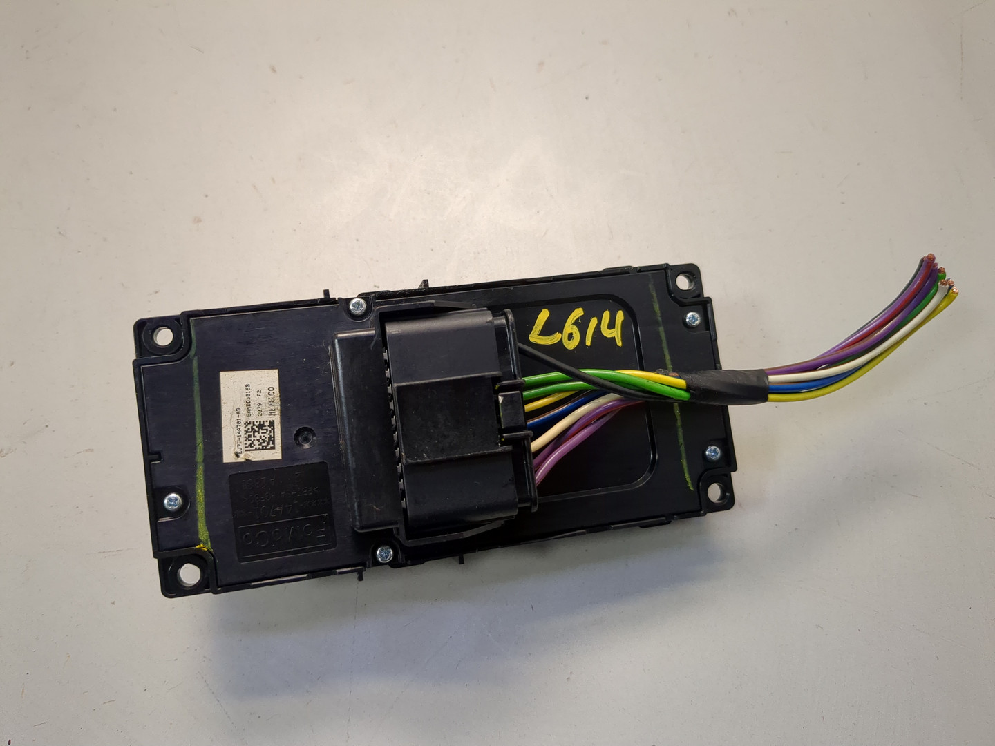 Кнопка регулировки сидения