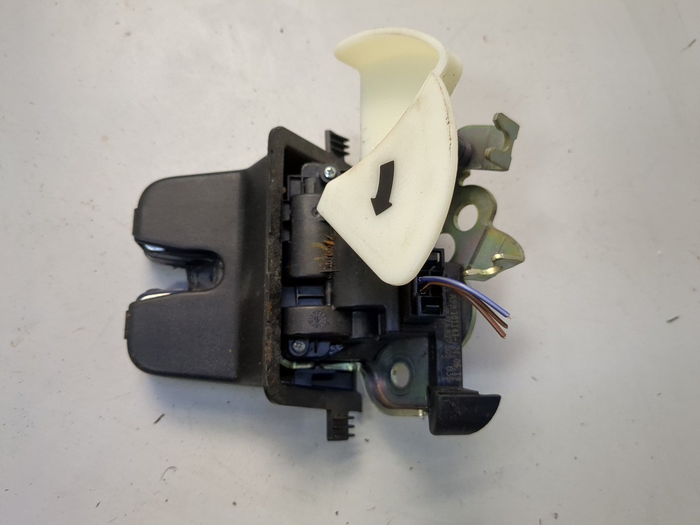 Замок багажника