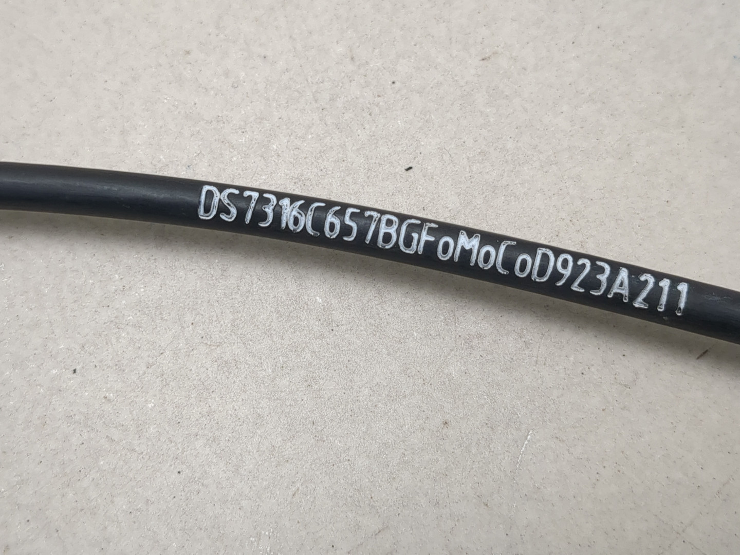 Замок капота