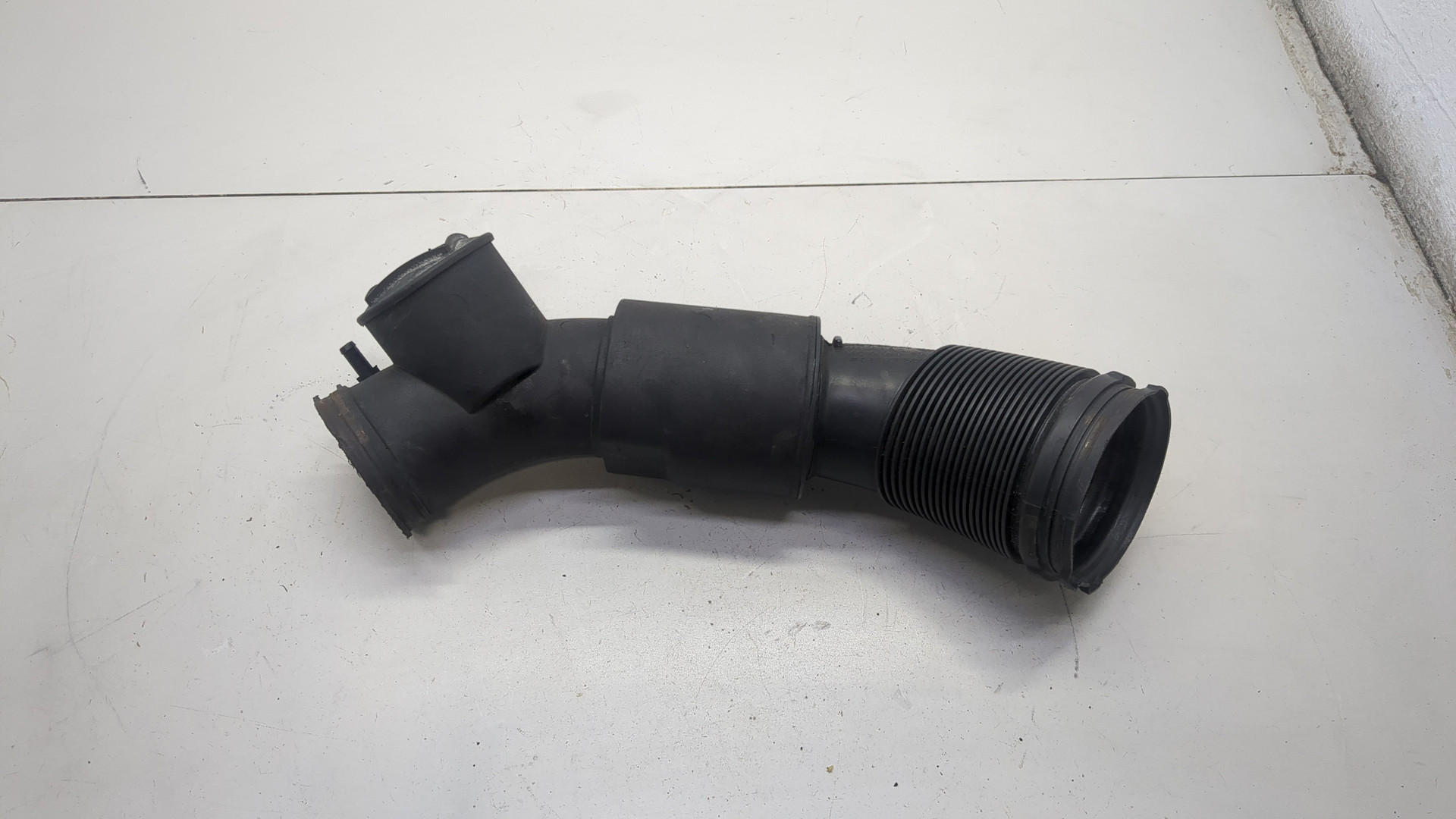 Патрубок воздушного фильтра