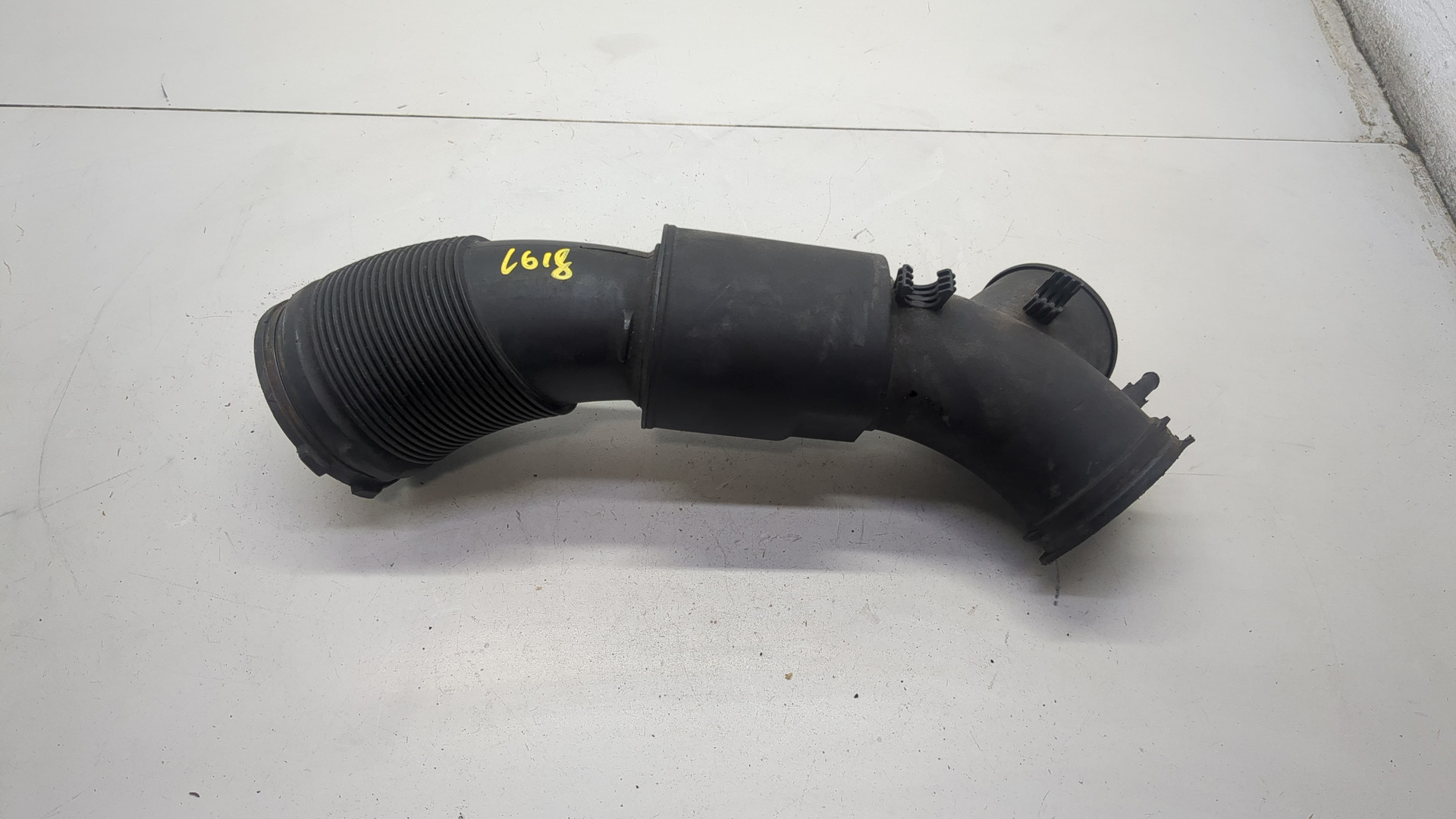 Патрубок воздушного фильтра