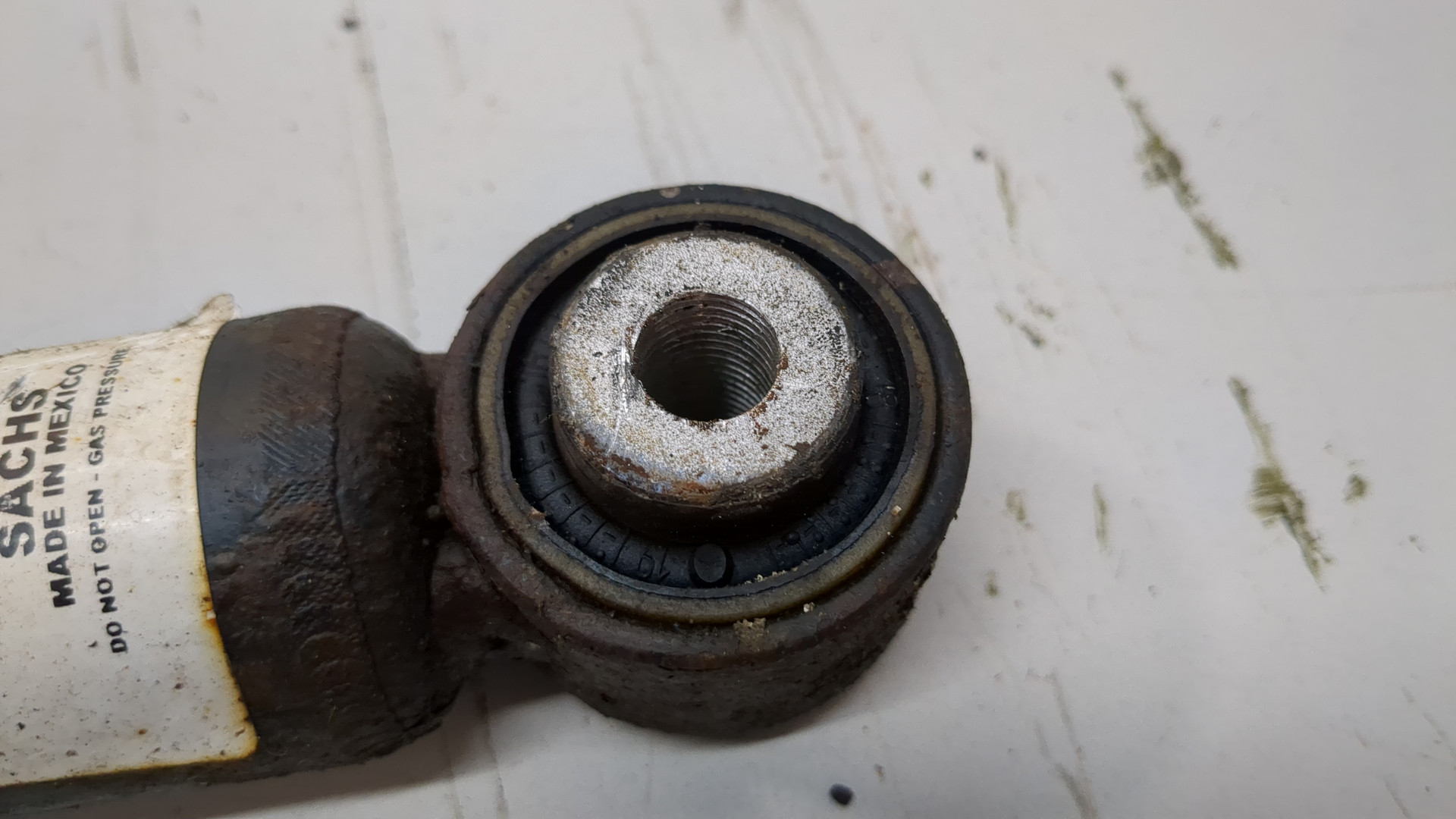 Амортизатор задний (стойка)