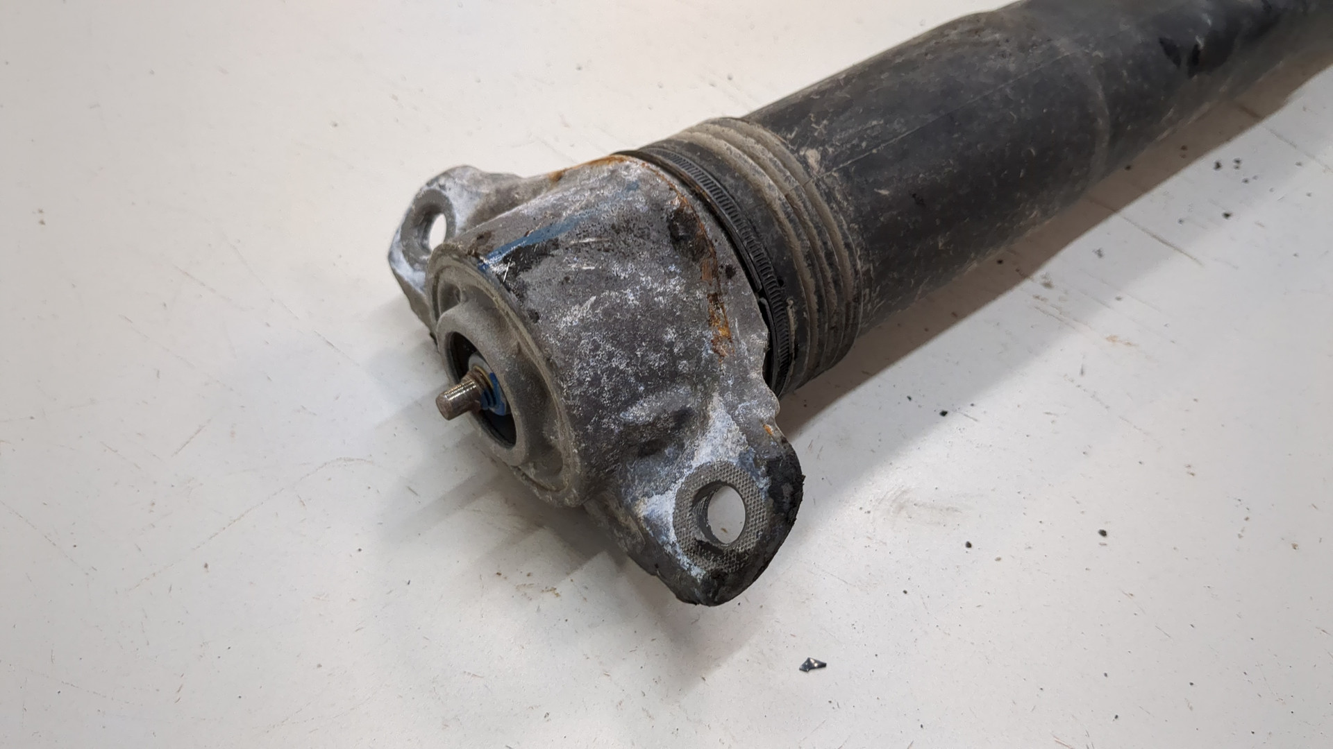 Амортизатор задний (стойка)