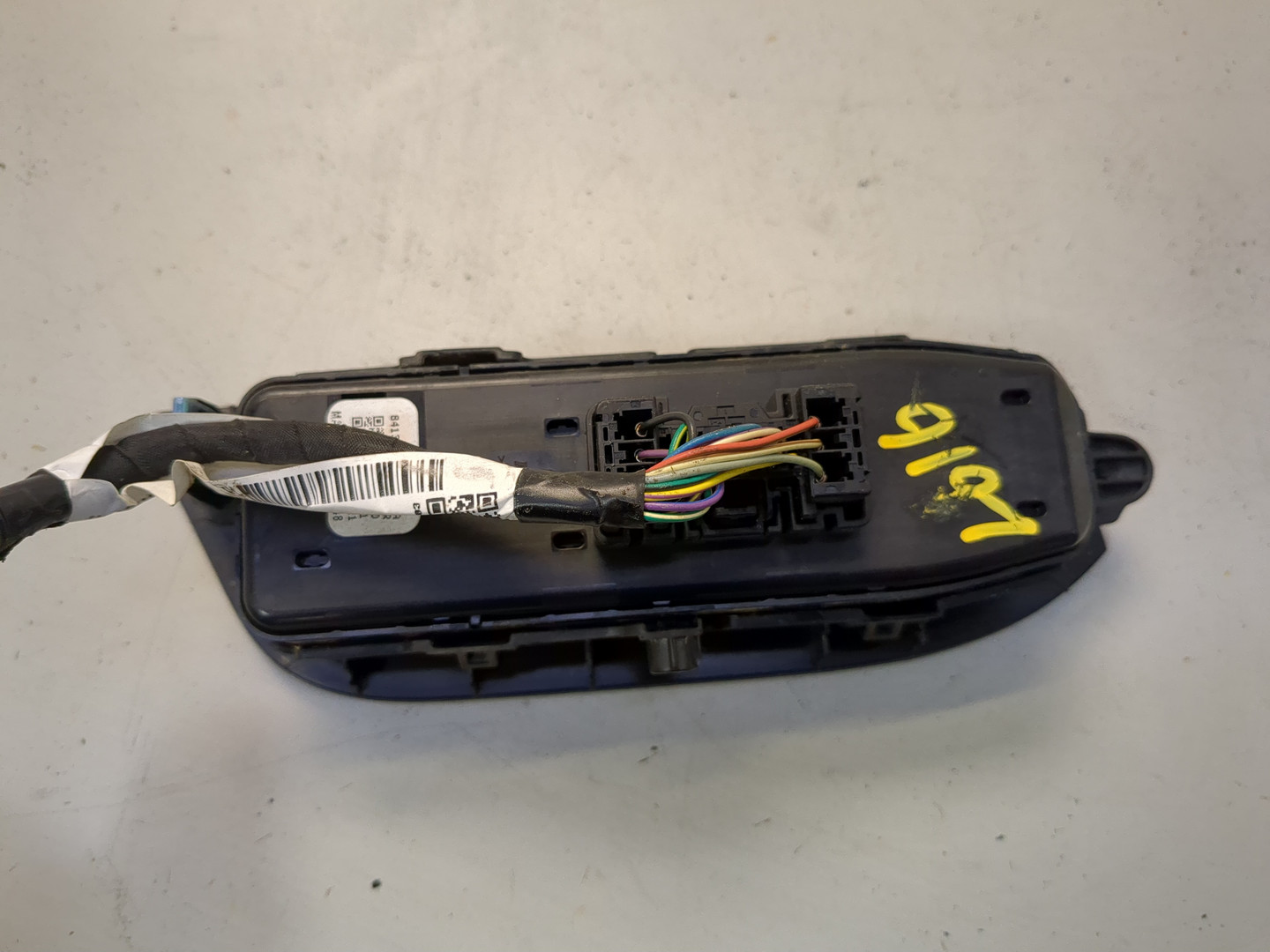 Кнопка стеклоподъемника