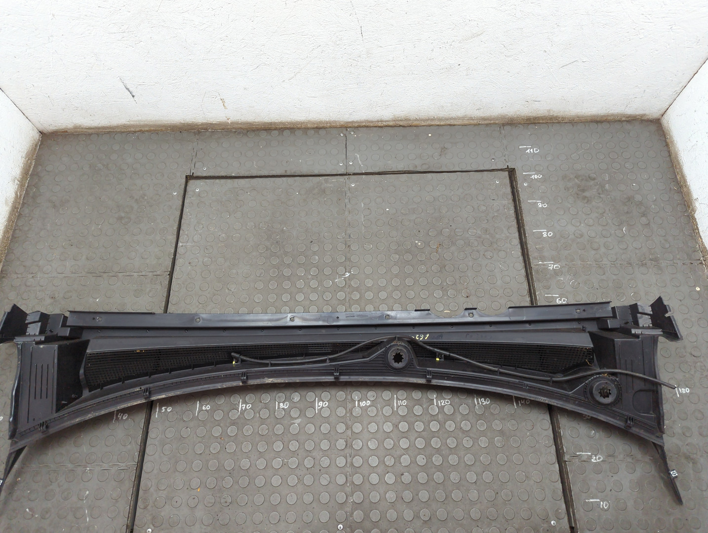 Решетка стеклоочистителей (Жабо)