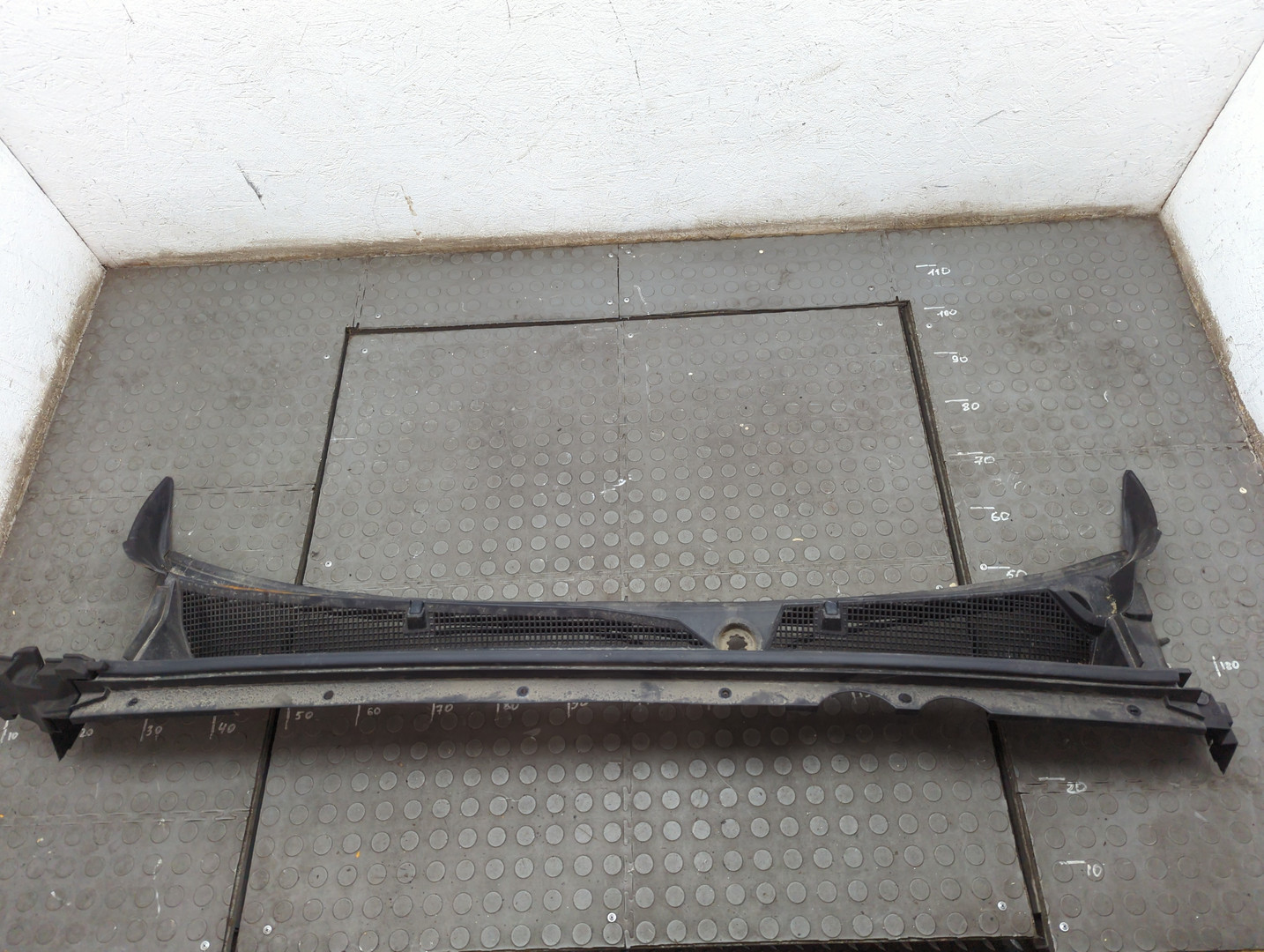 Решетка стеклоочистителей (Жабо)