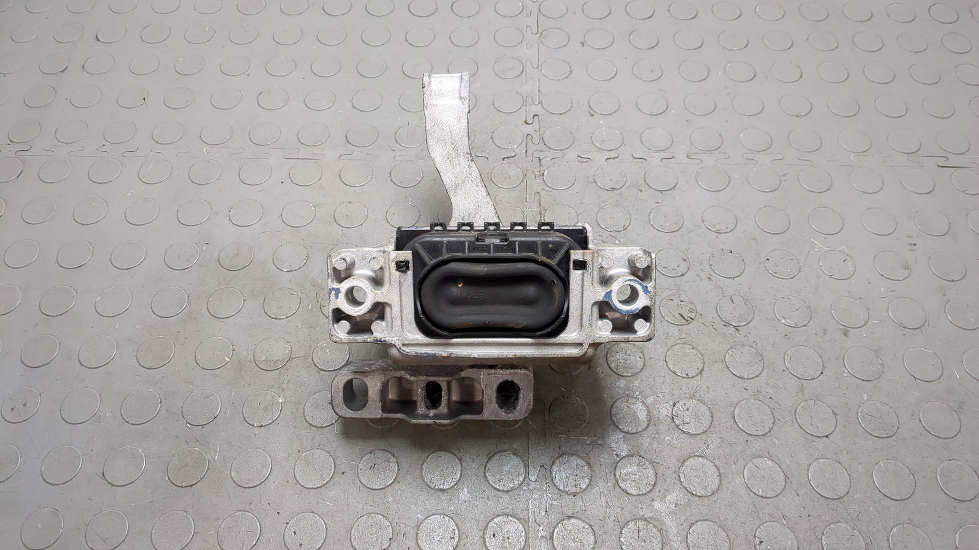 Опора двигателя