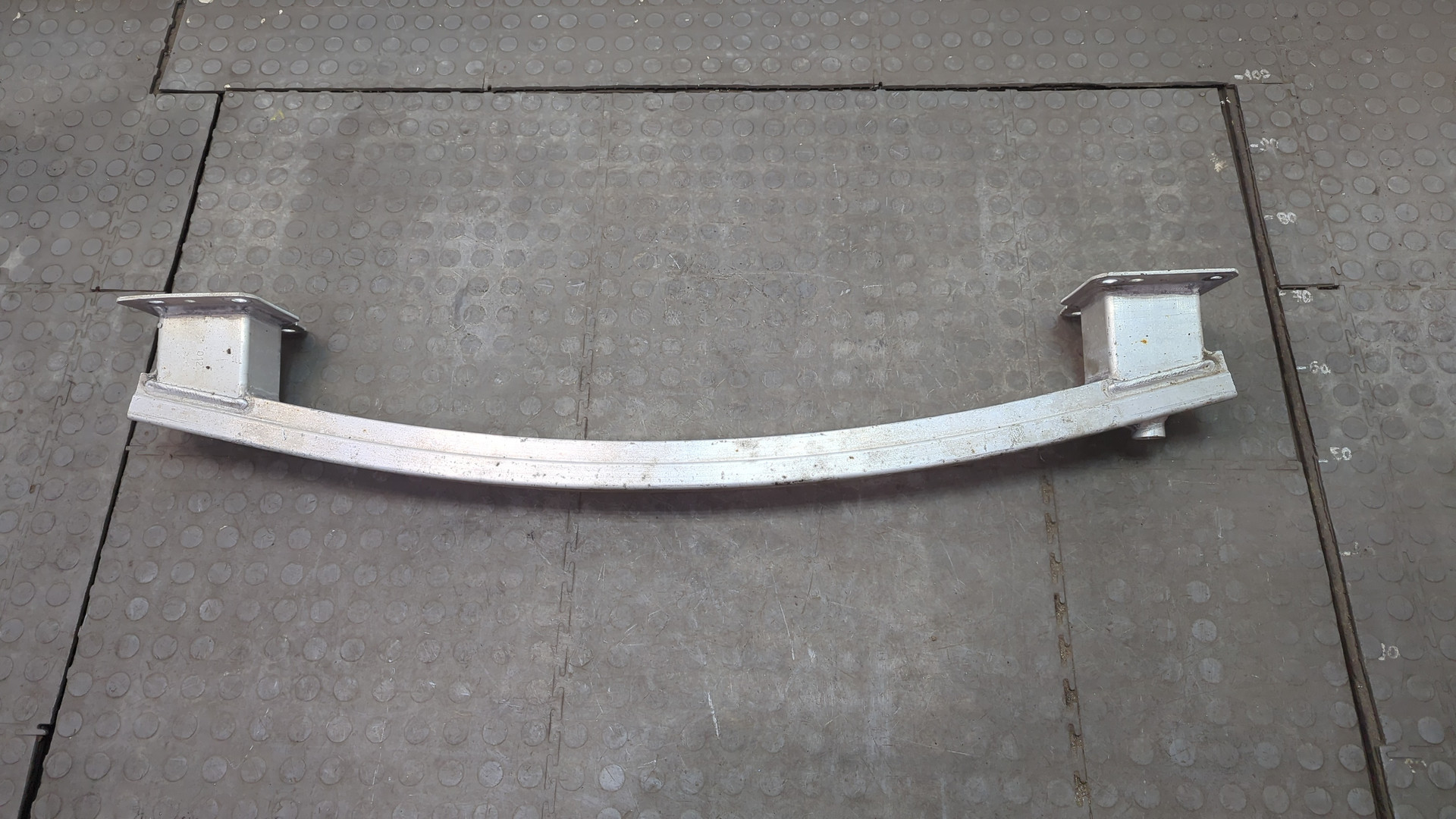 Усилитель заднего бампера