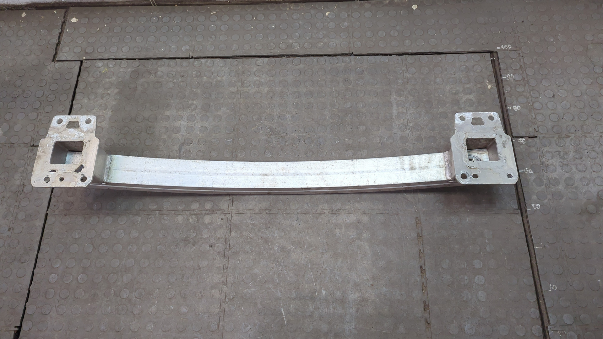 Усилитель заднего бампера