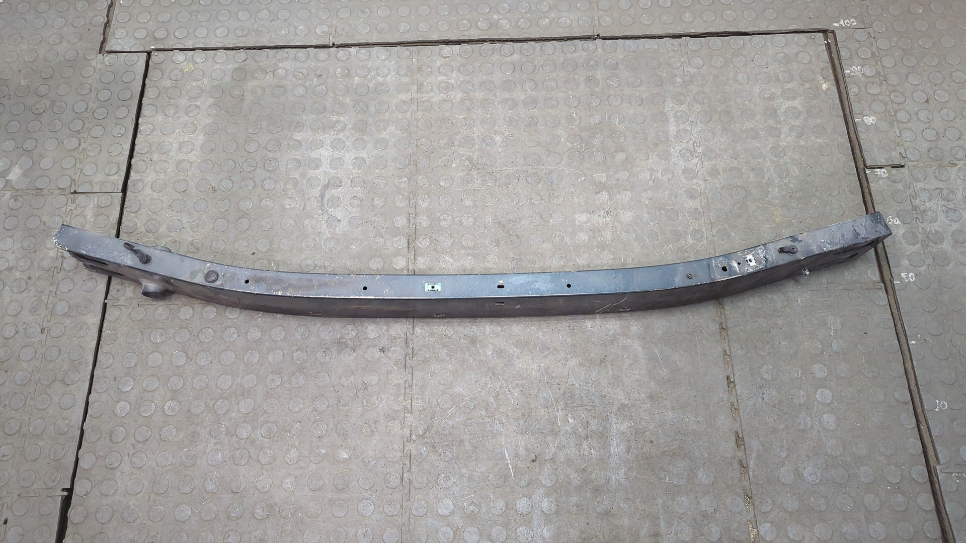 Усилитель переднего бампера