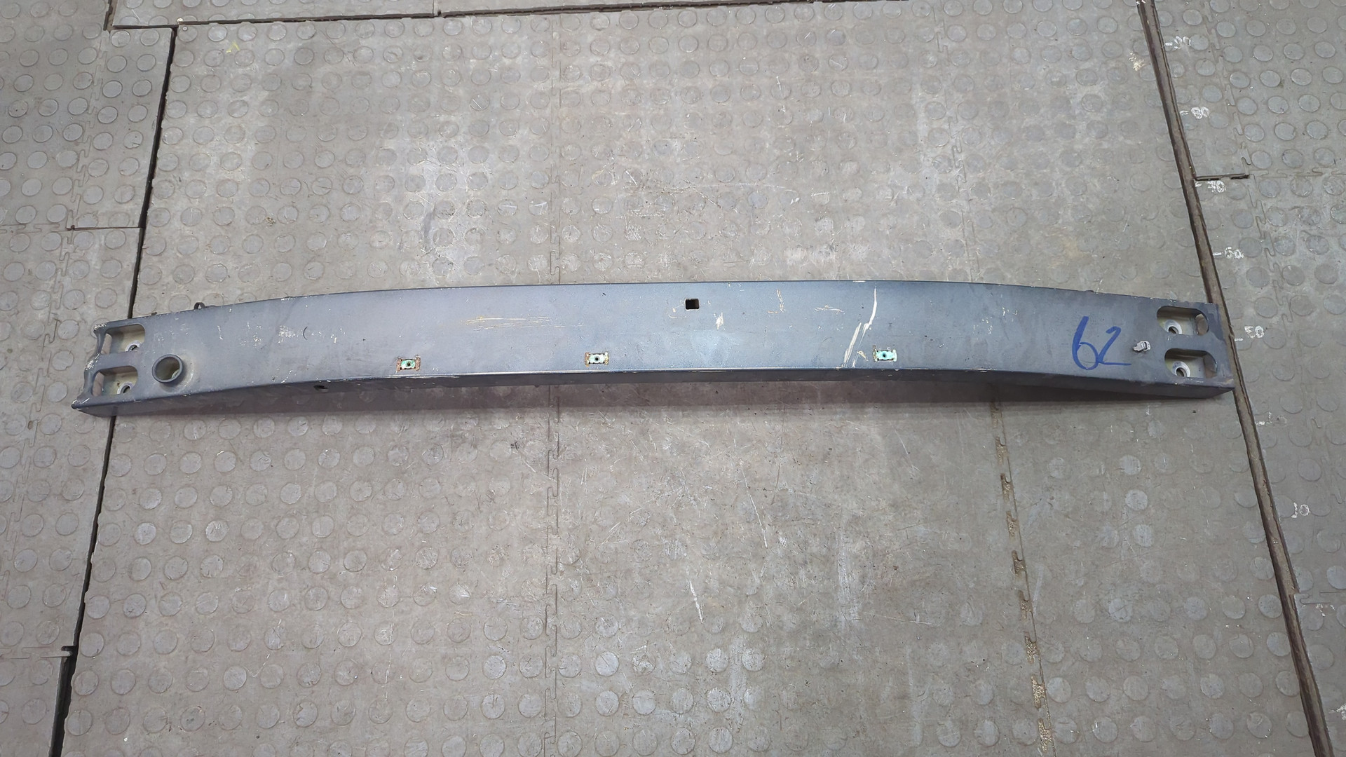 Усилитель переднего бампера