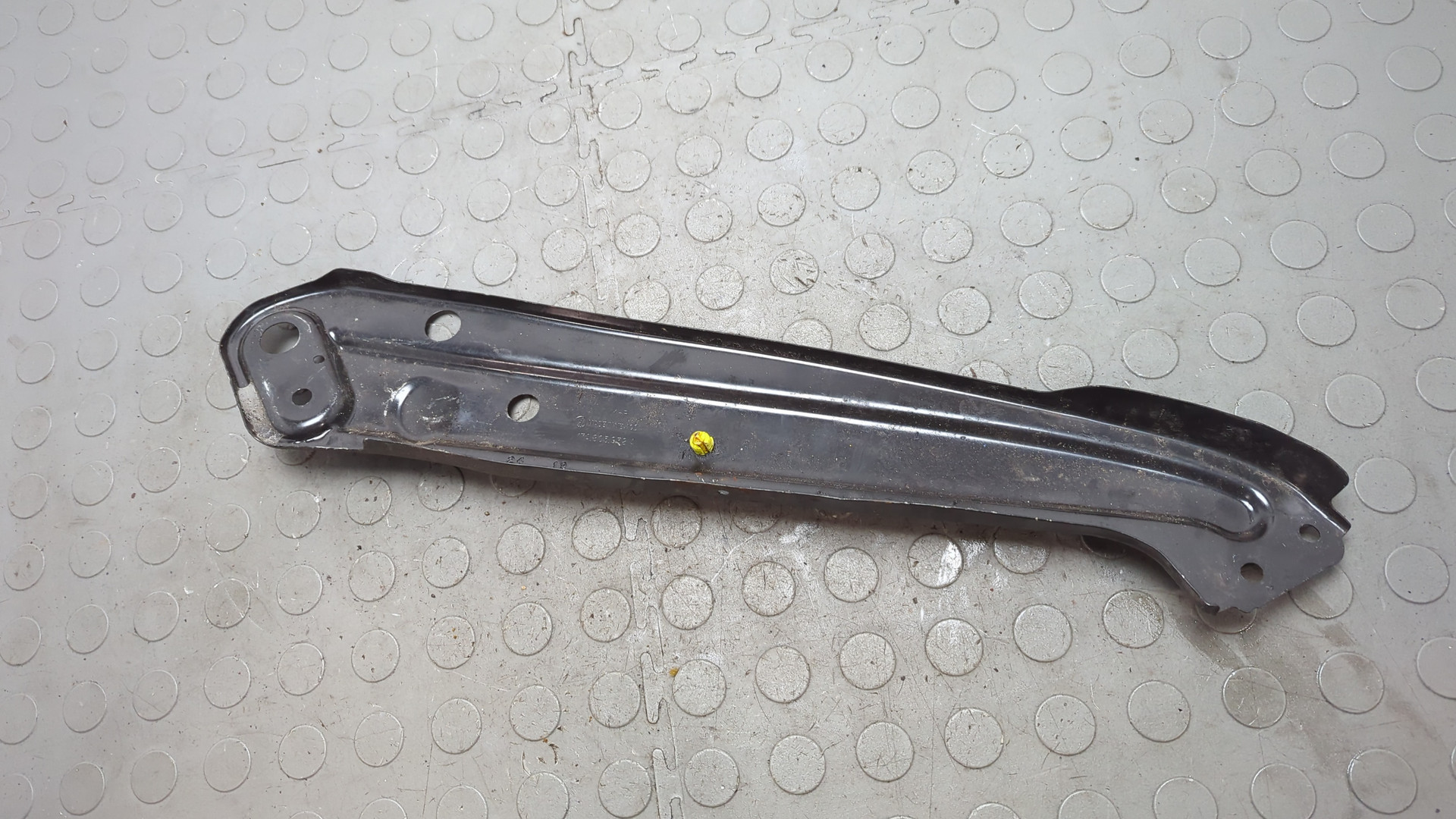 Кронштейн фар правый