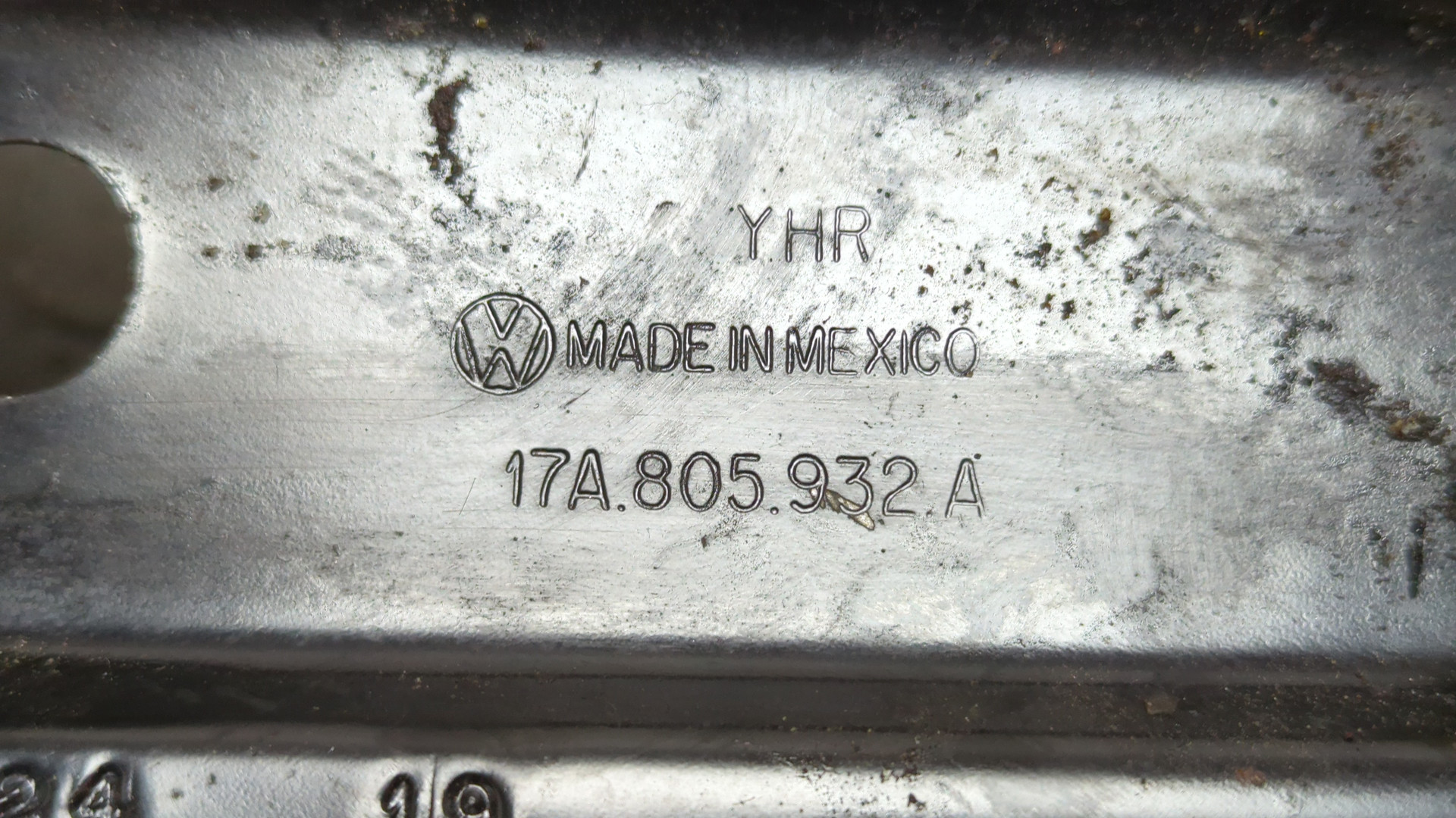 Кронштейн фар правый