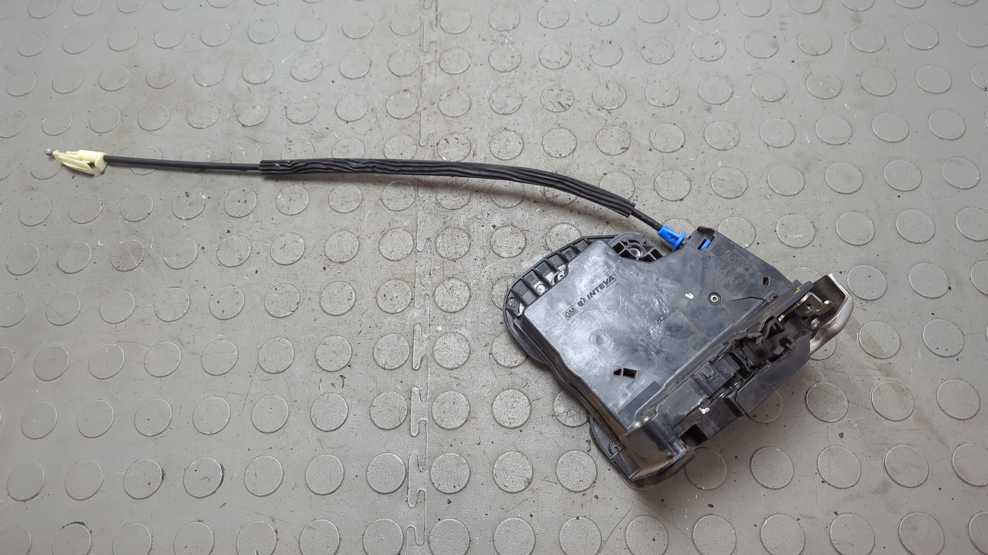 Замок двери задней правой