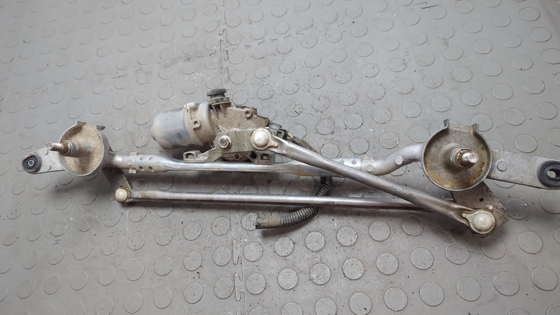 Трапеция стеклоочистителей