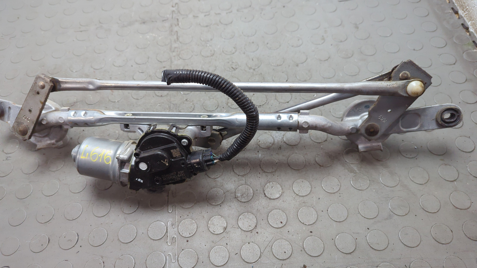 Трапеция стеклоочистителей