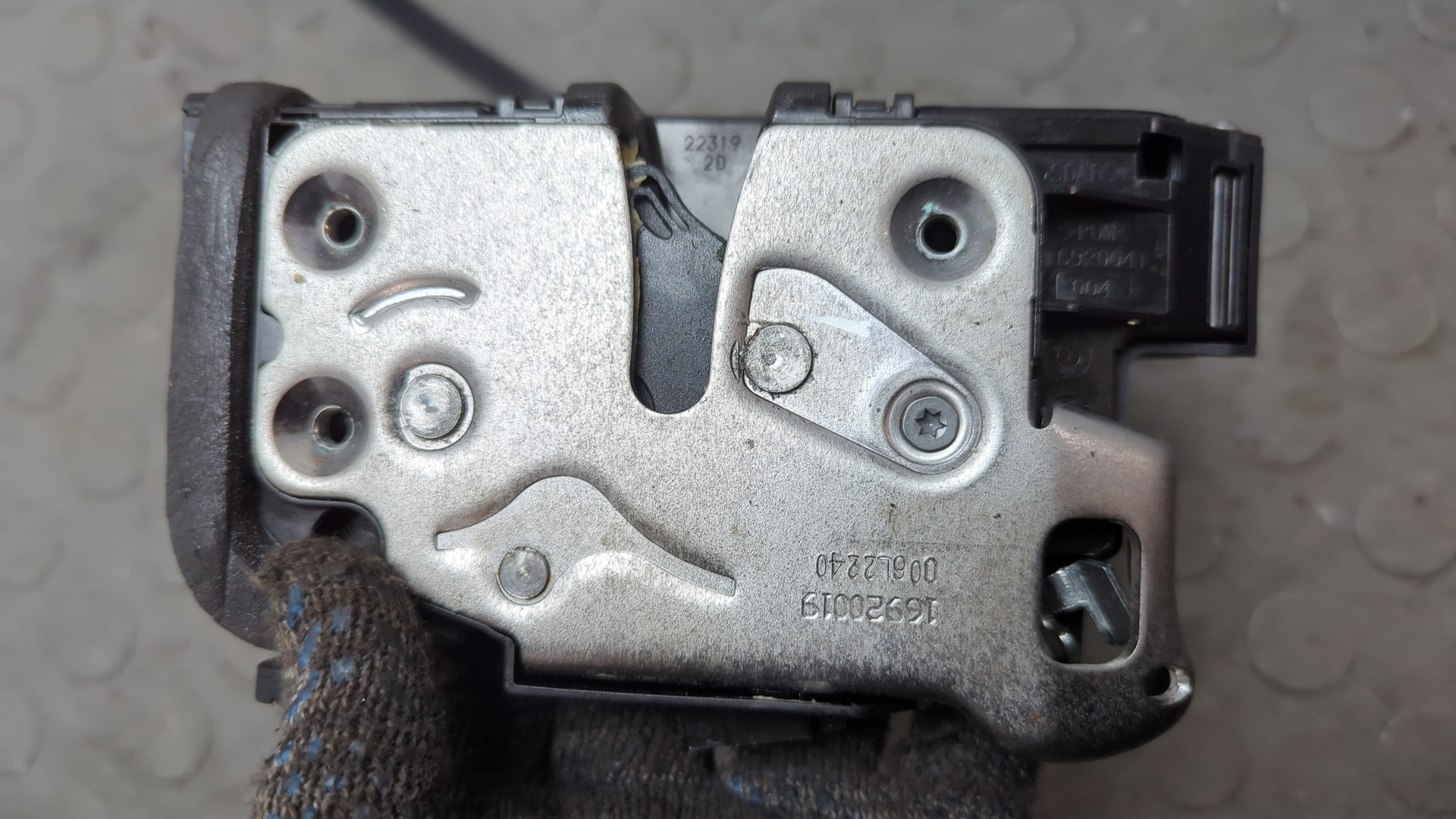 Замок двери задней левой