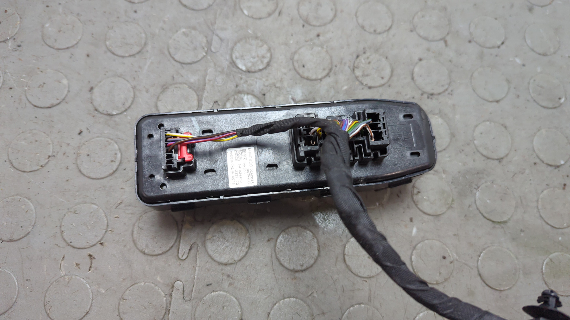 Кнопка стеклоподъемника