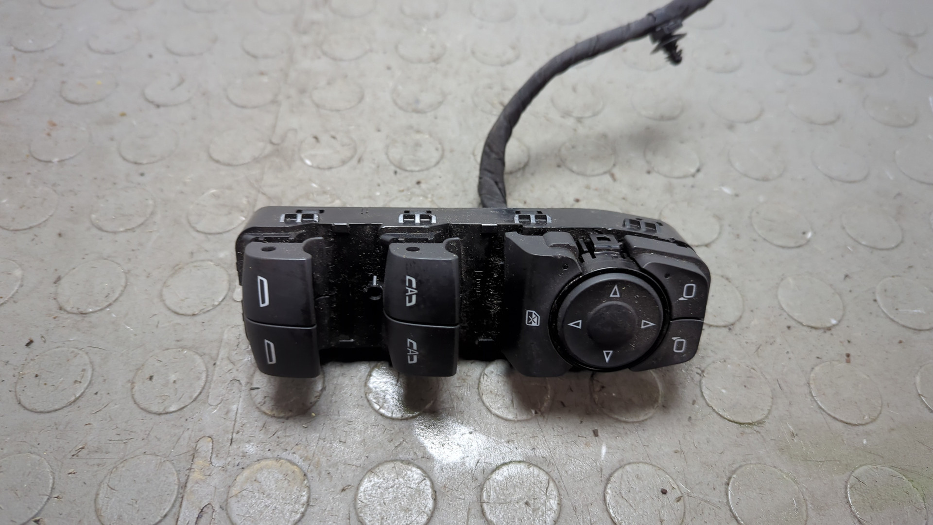 Кнопка стеклоподъемника