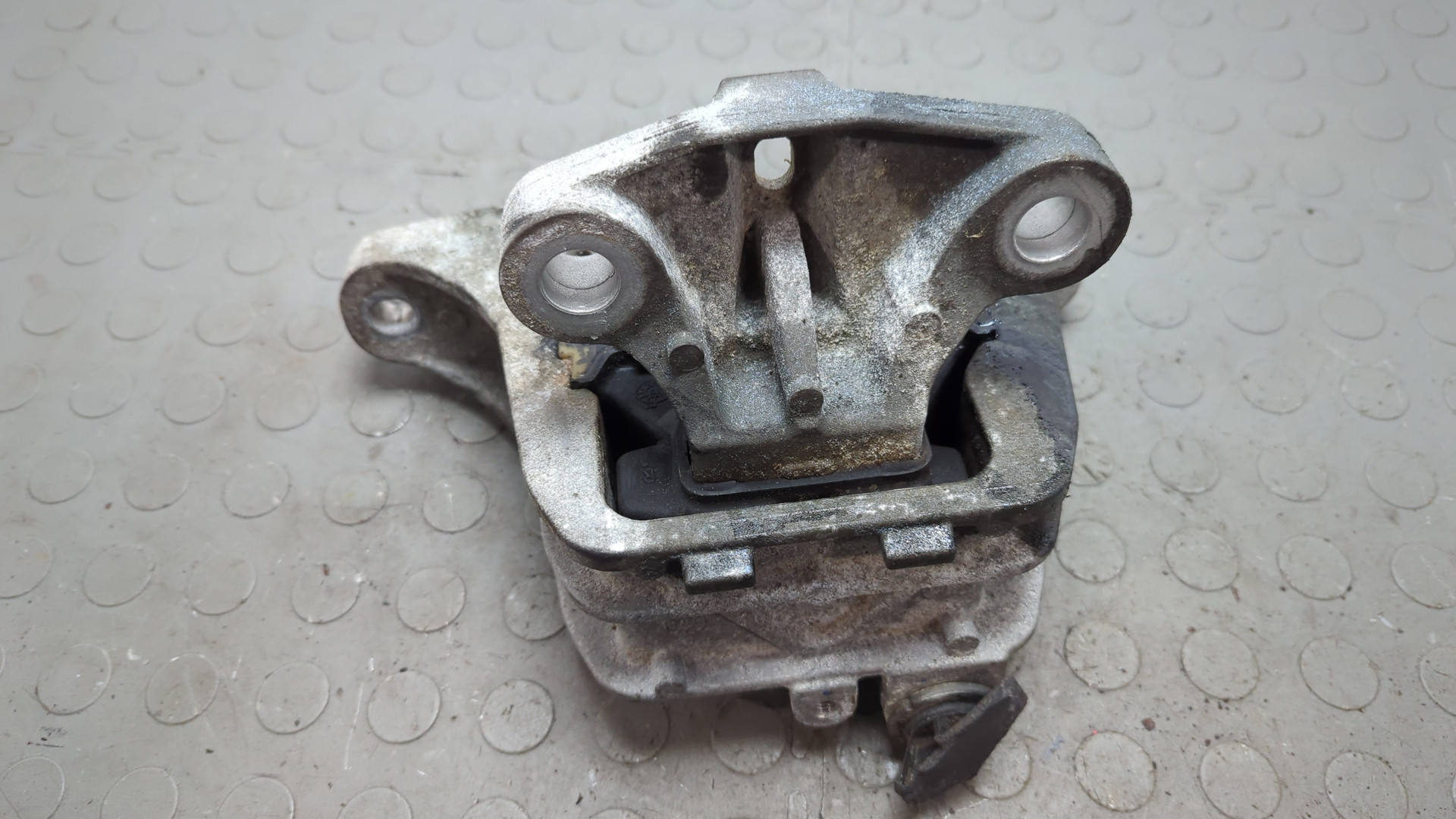 Опора двигателя