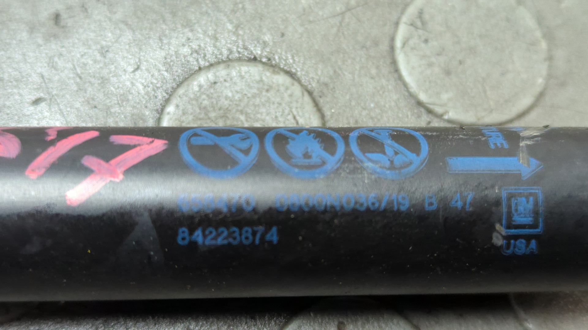 Амортизатор крышки багажника