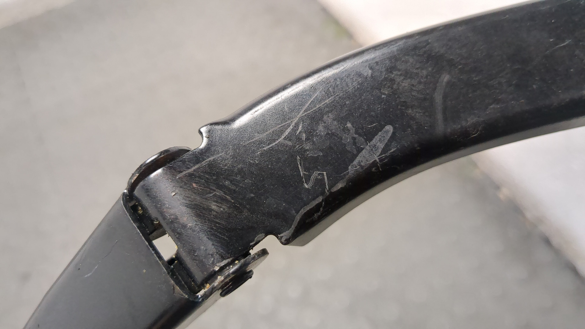 Поводок стеклоочистителя передний правый