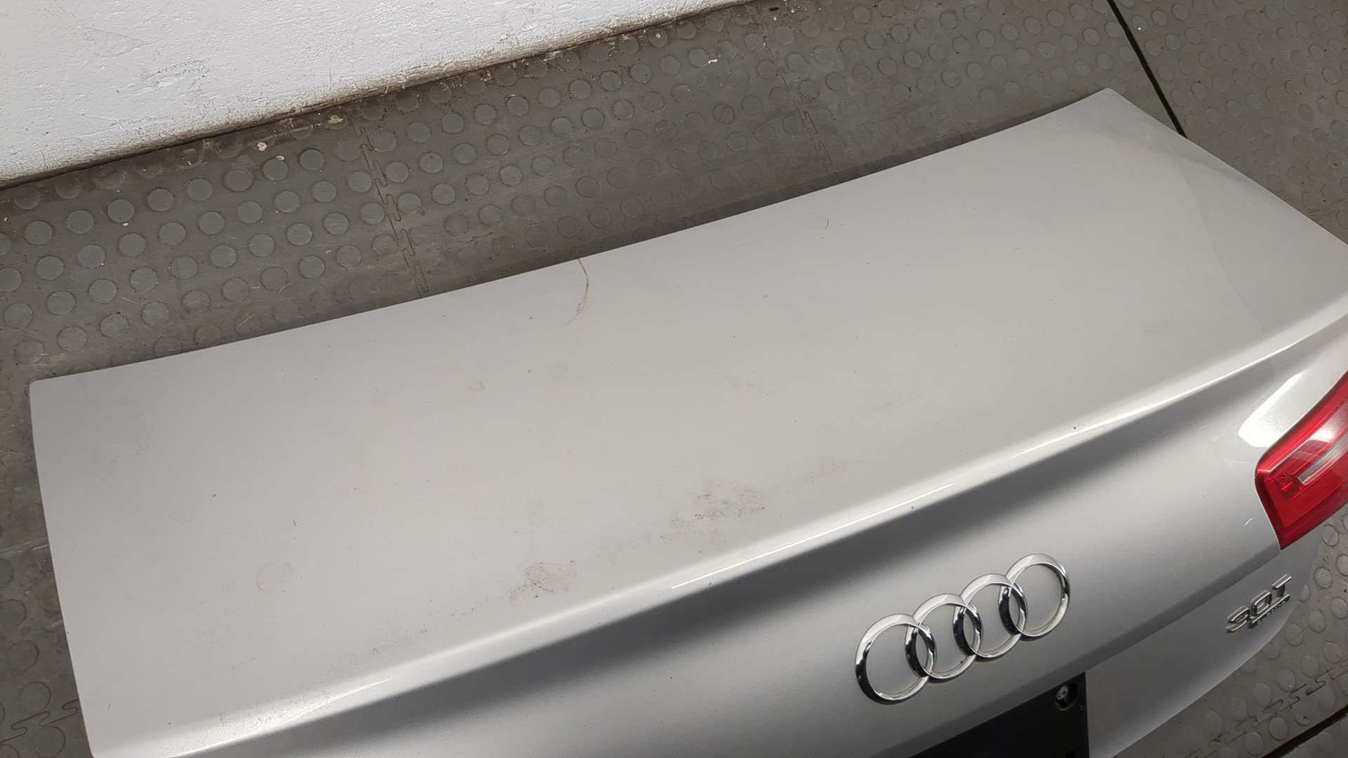 Дверь багажника