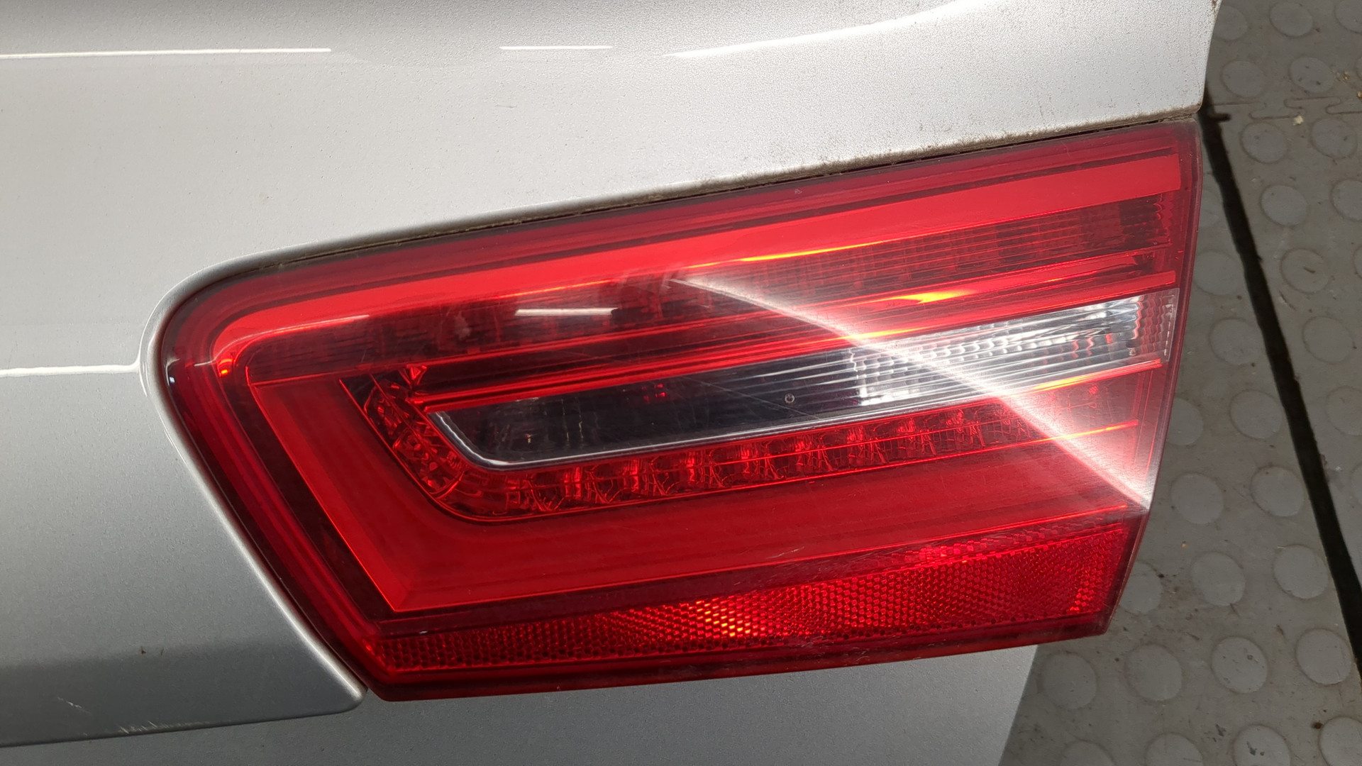 Дверь багажника