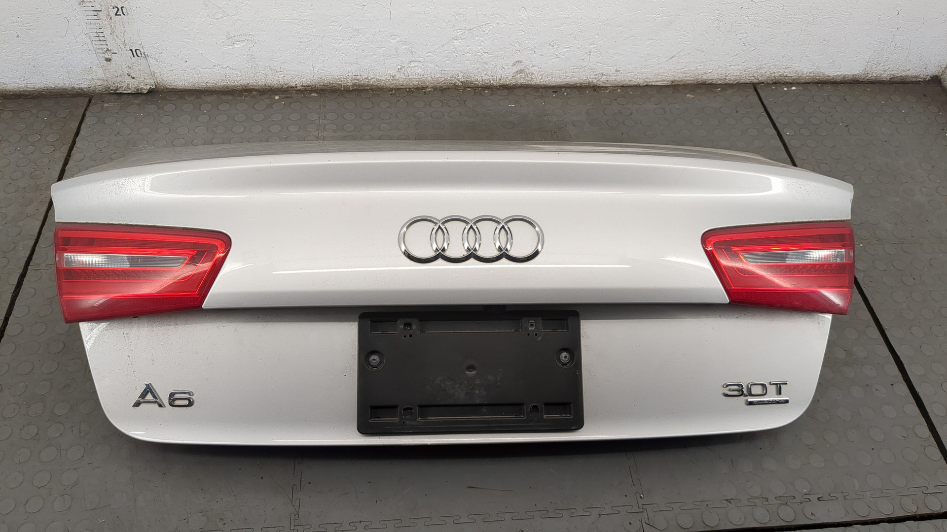 Дверь багажника