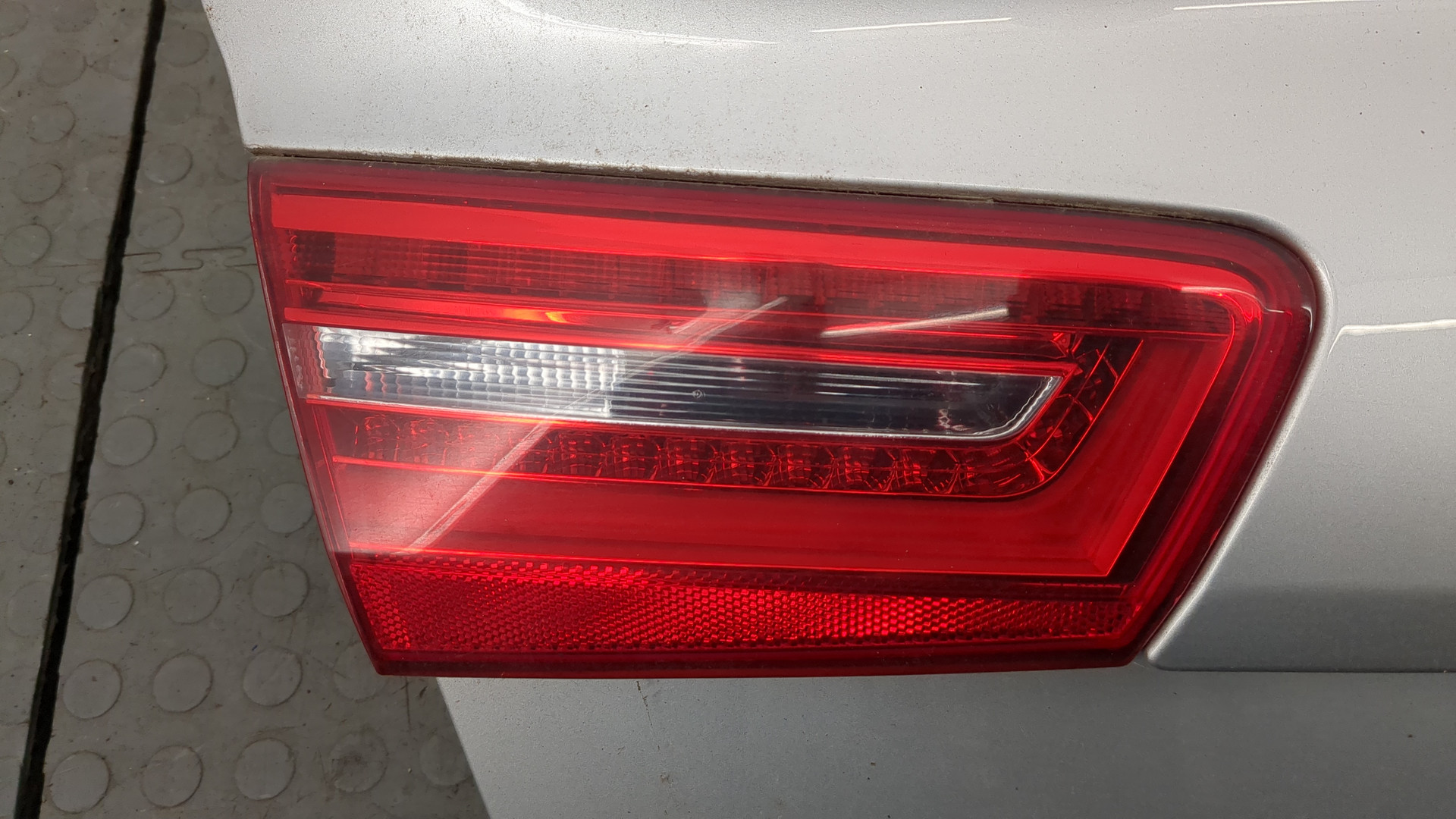 Дверь багажника