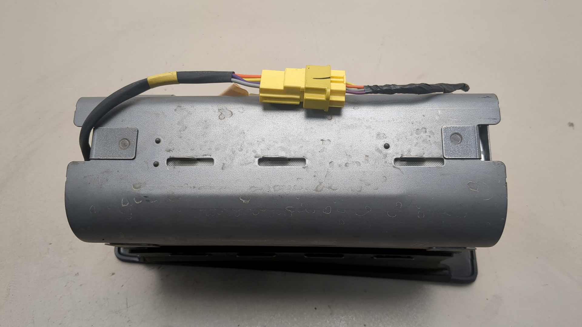 Подушка безопасности пассажирская (в торпедо)