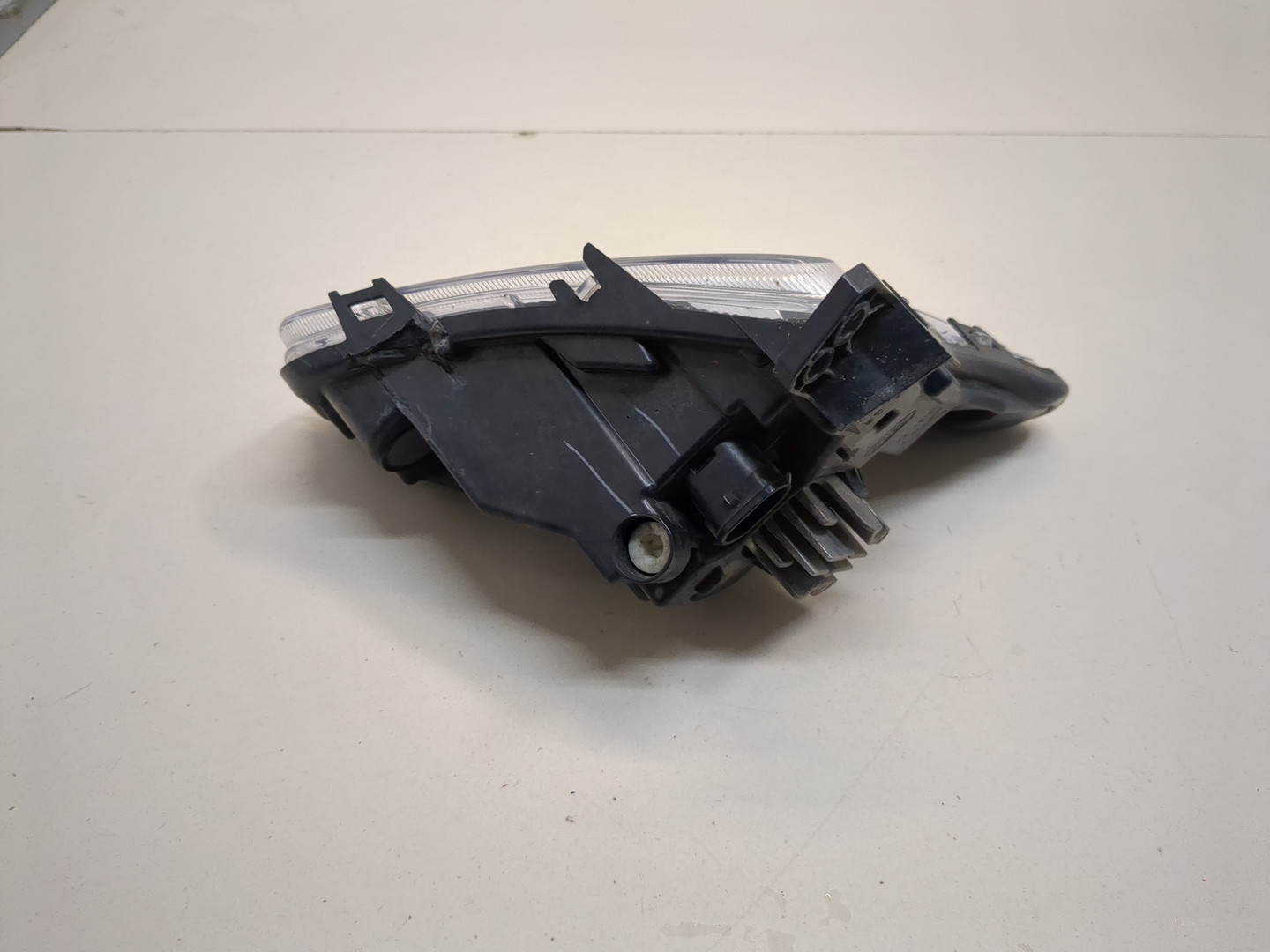 Фара противотуманная левая