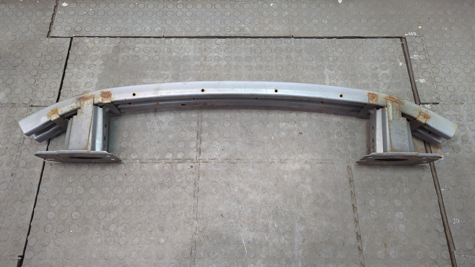 Усилитель заднего бампера