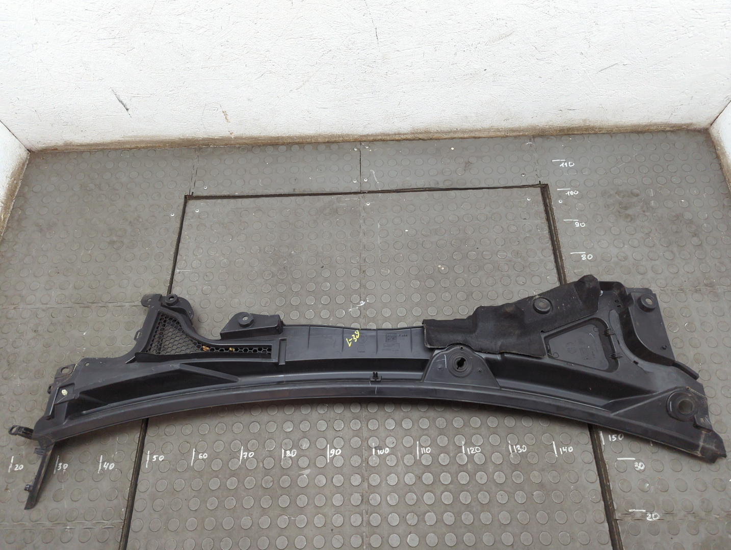 Решетка стеклоочистителей (Жабо)