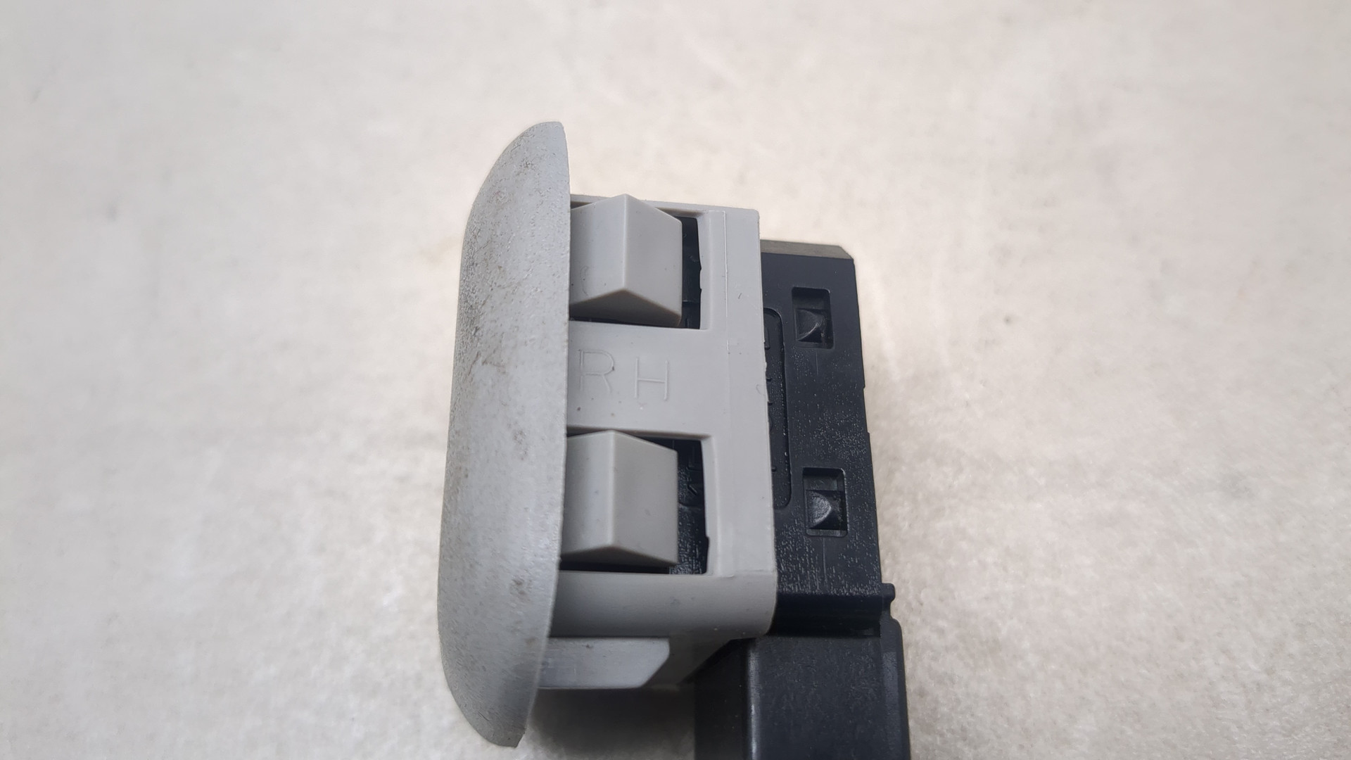 Кнопка открывания двери