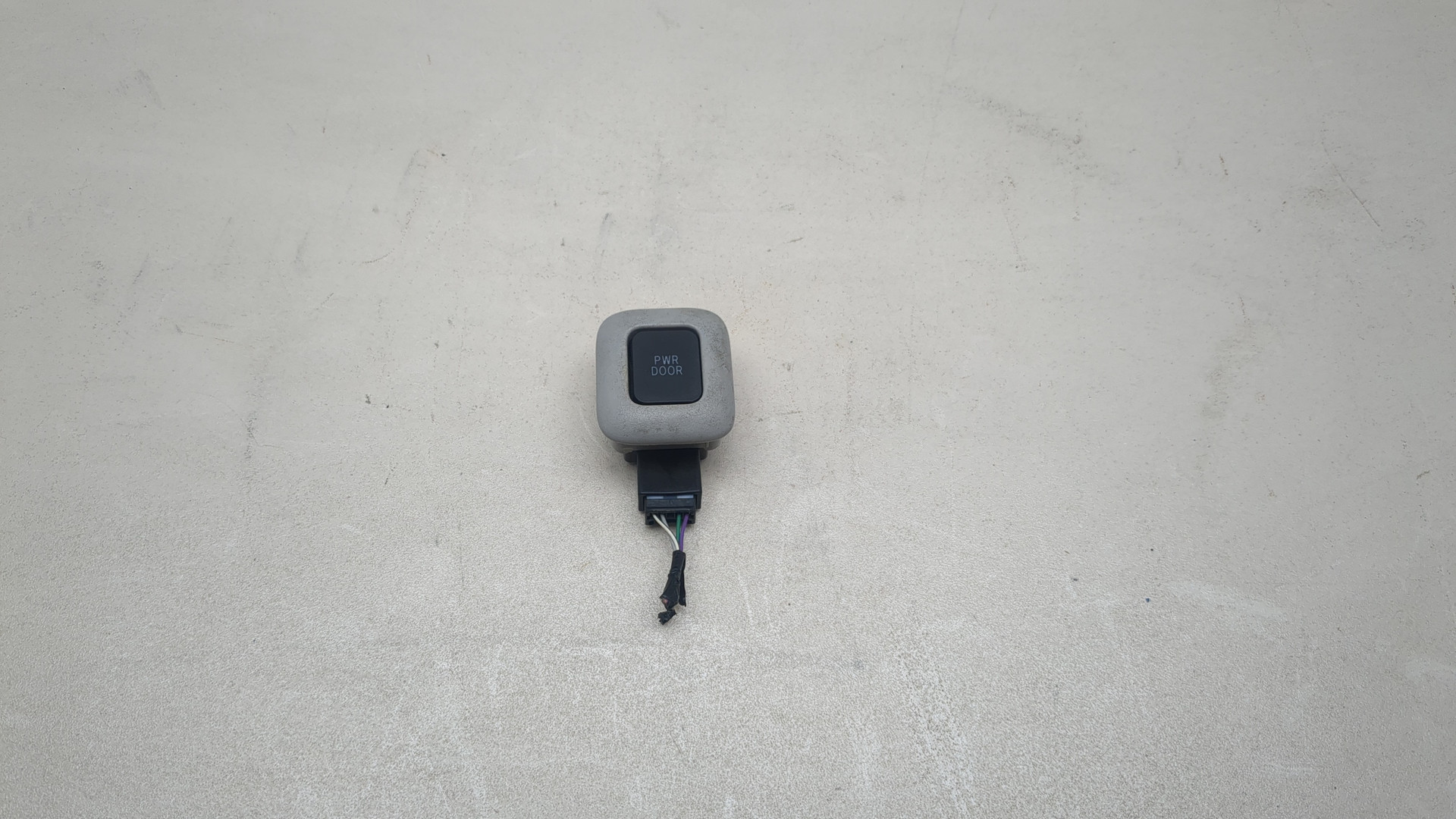 Кнопка открывания двери