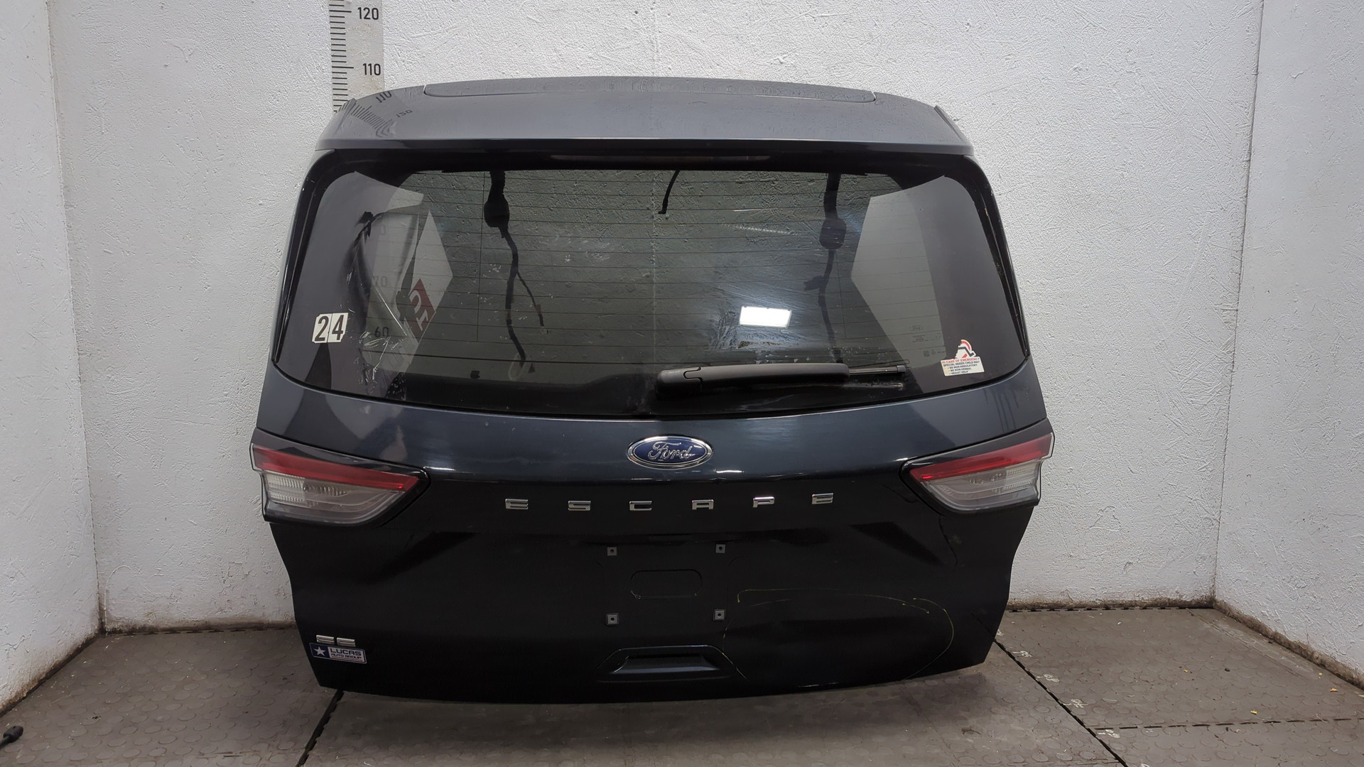 Дверь багажника