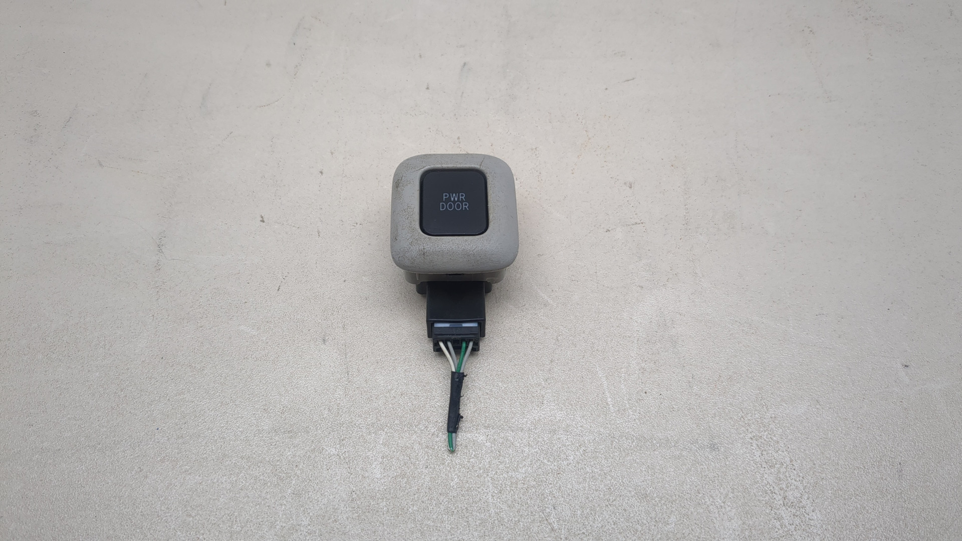 Кнопка открывания двери