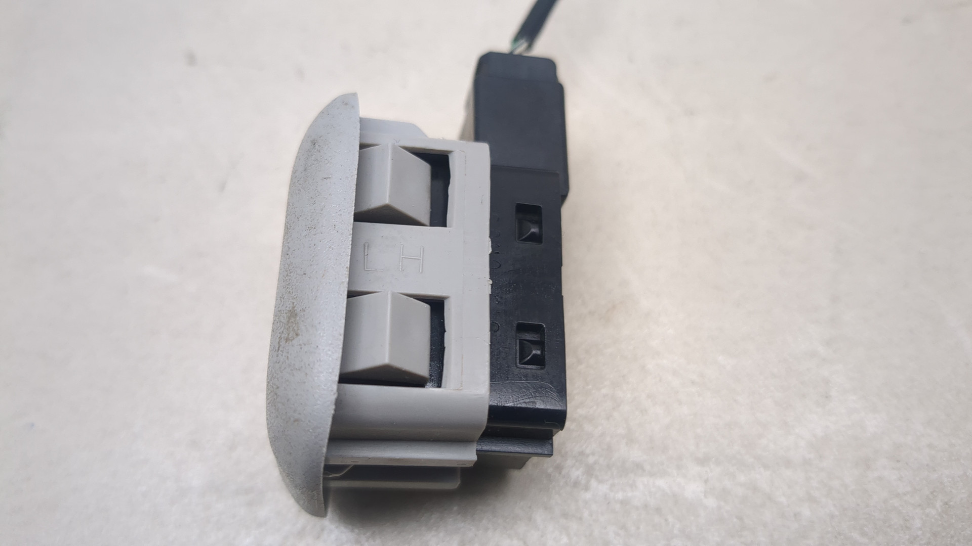 Кнопка открывания двери