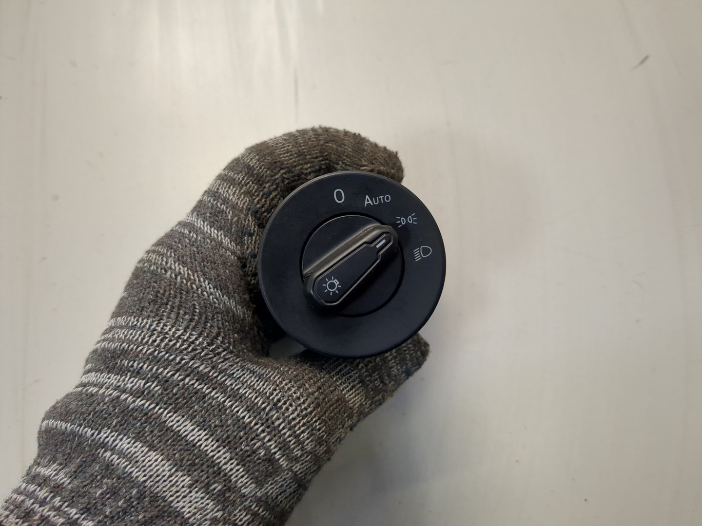 Переключатель света фар