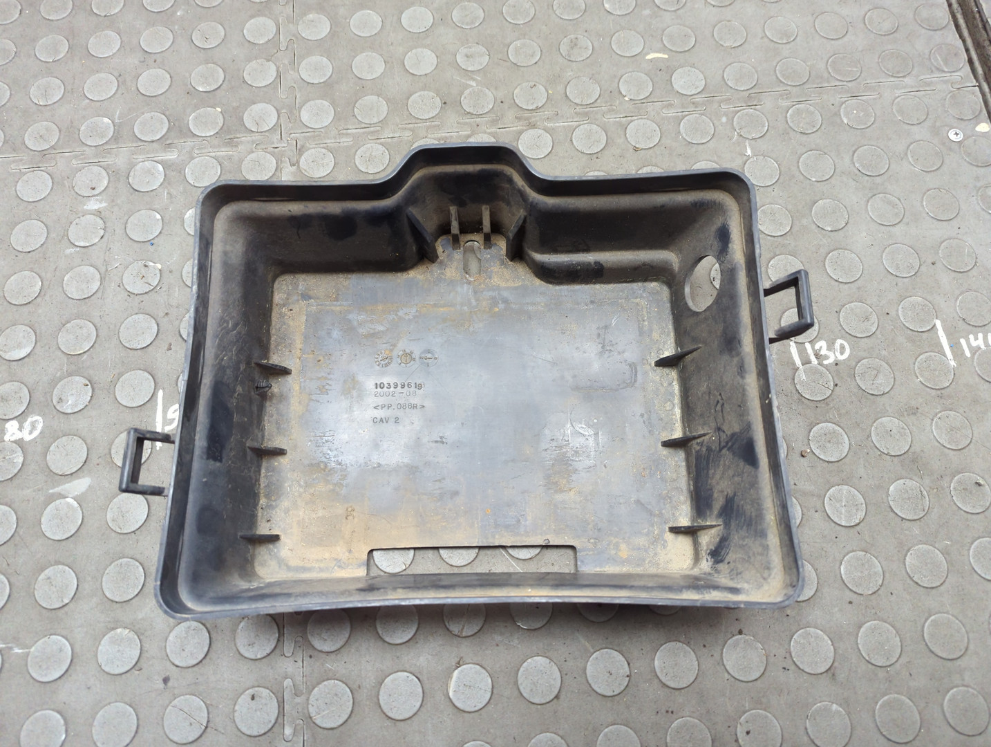 Площадка под аккумулятор (АКБ)