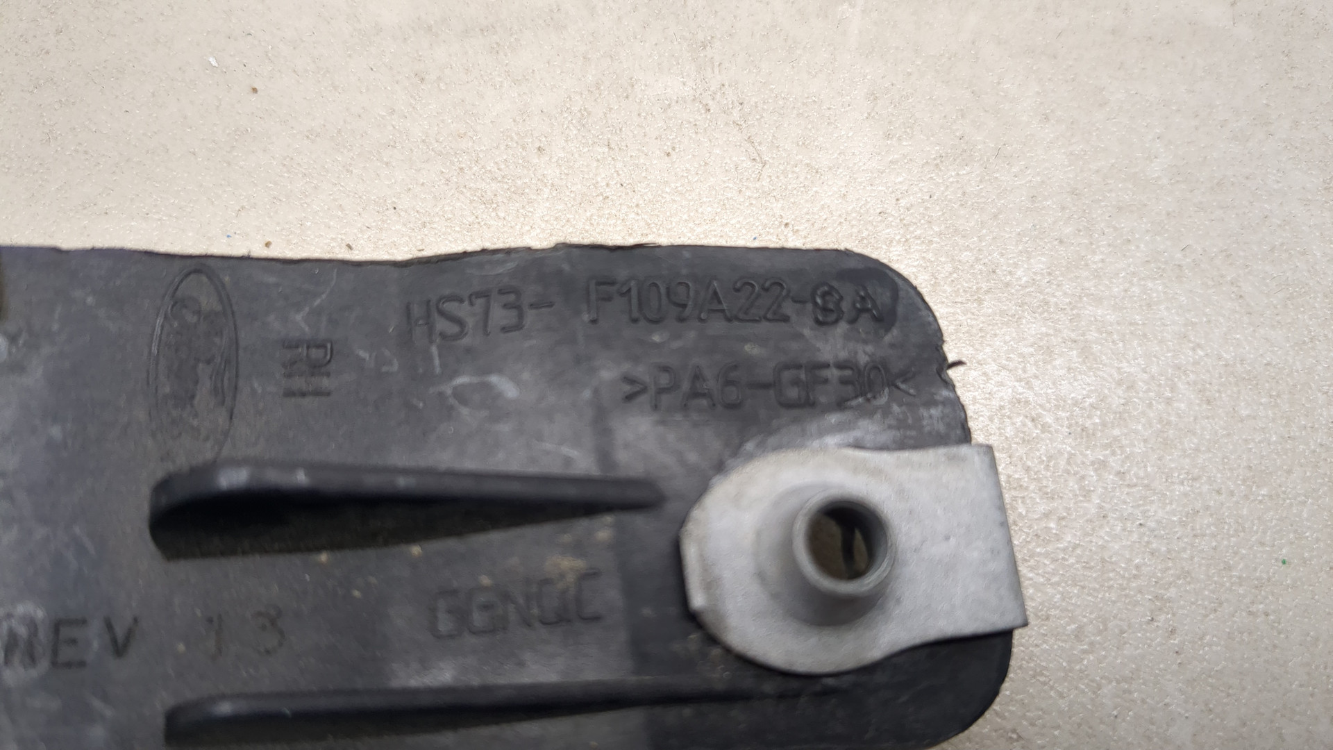 Кронштейн фар правый