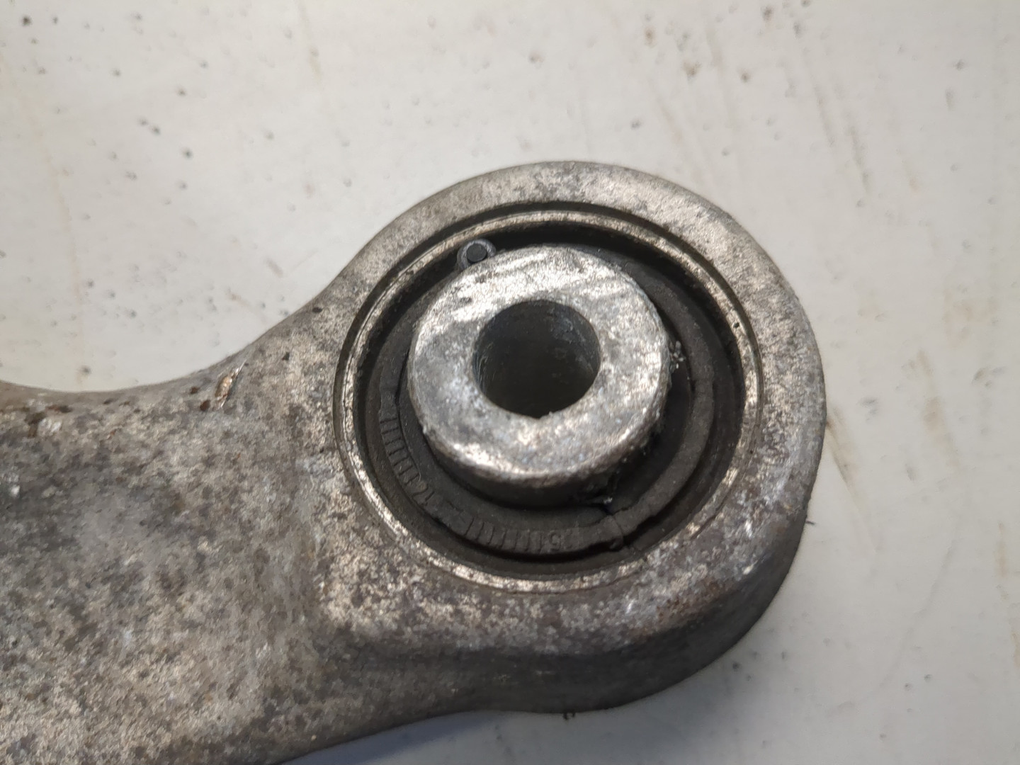 Рычаг задний левый