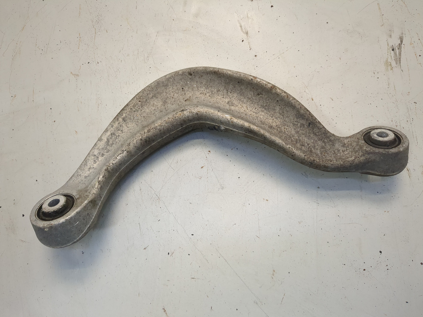 Рычаг задний левый