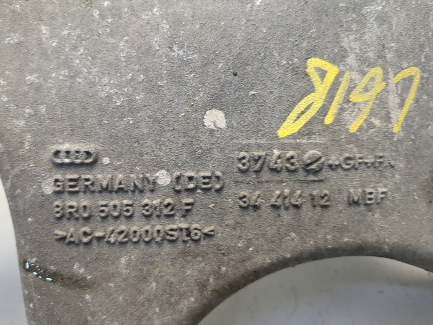 Рычаг задний правый