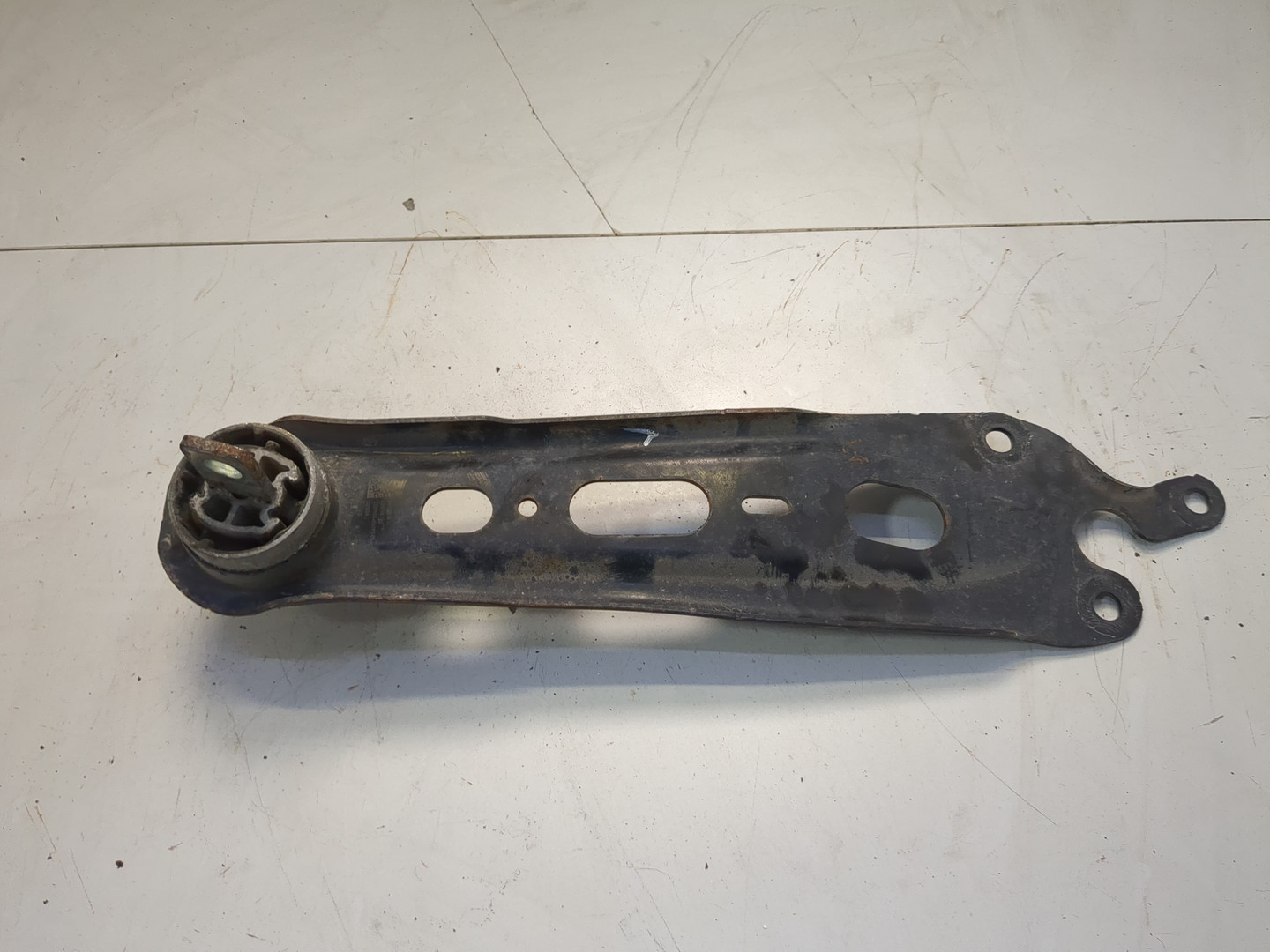 Рычаг задний правый