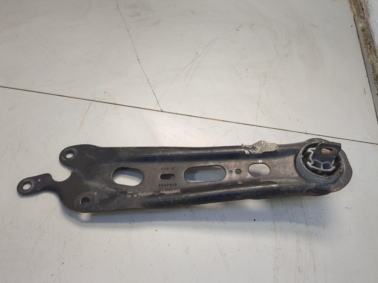 Рычаг задний левый